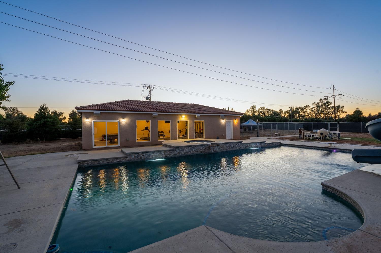 10024 E Bullard Ave, Clovis, CA 93619