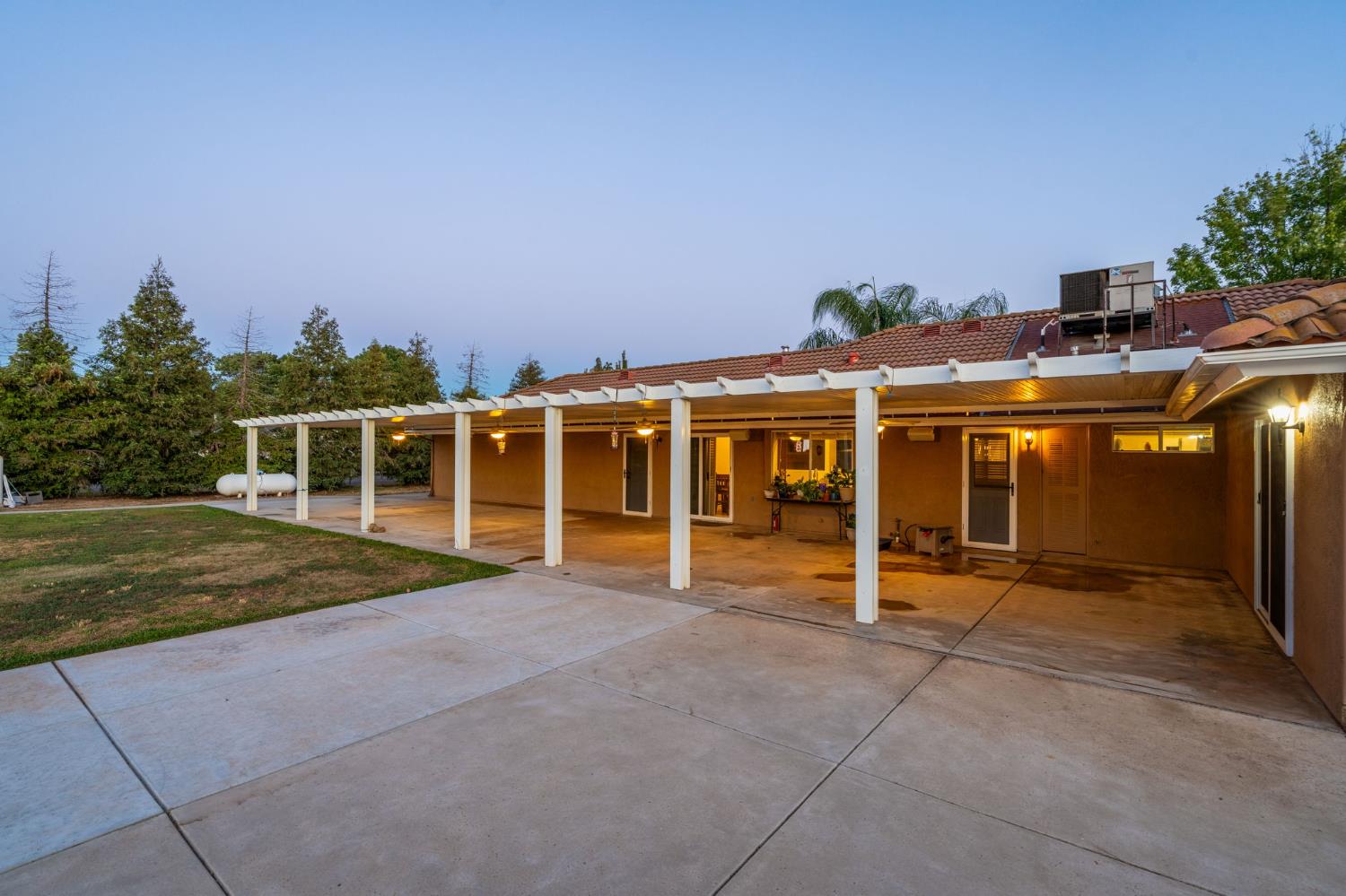 10024 E Bullard Ave, Clovis, CA 93619