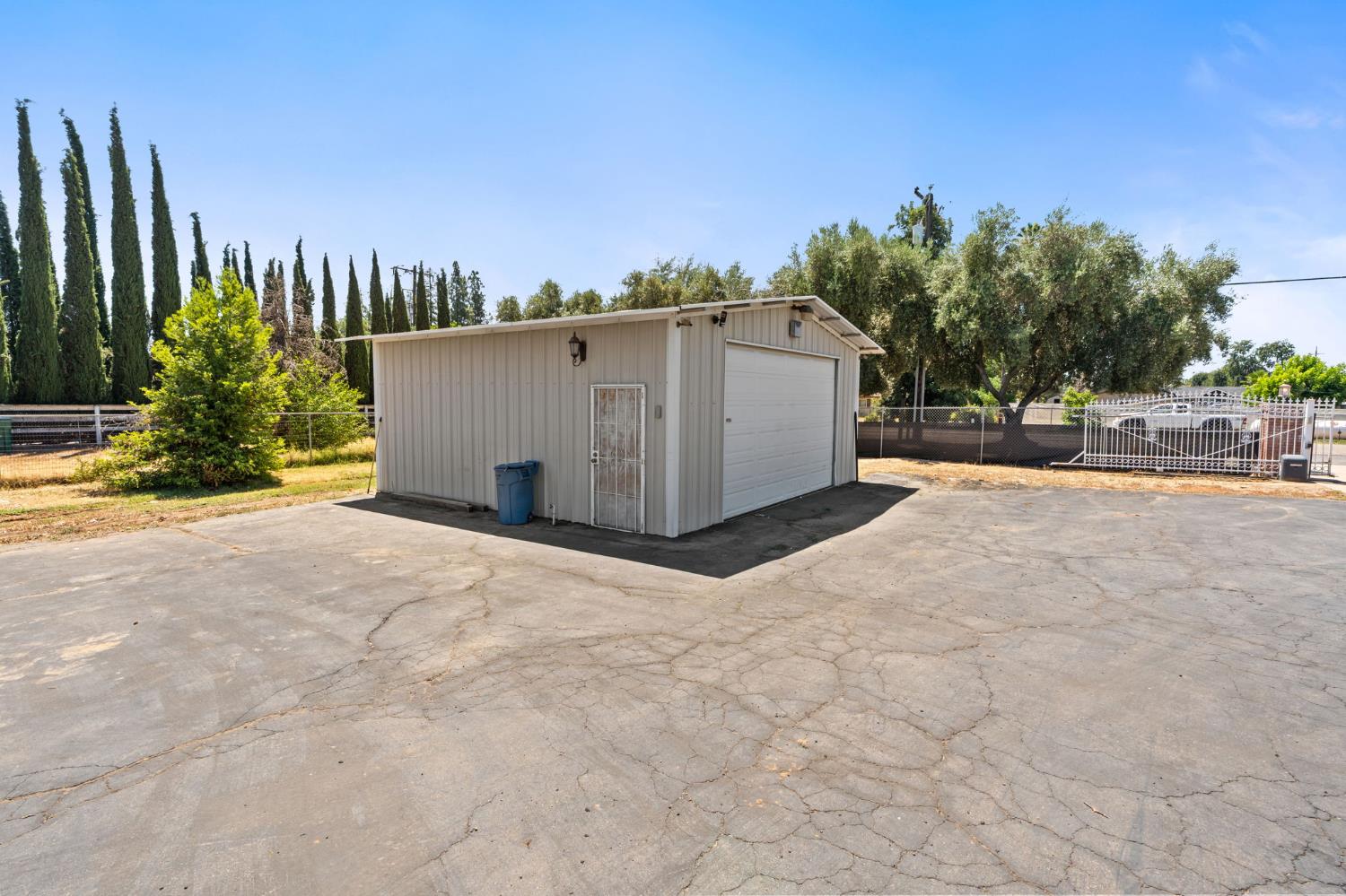 10024 E Bullard Ave, Clovis, CA 93619