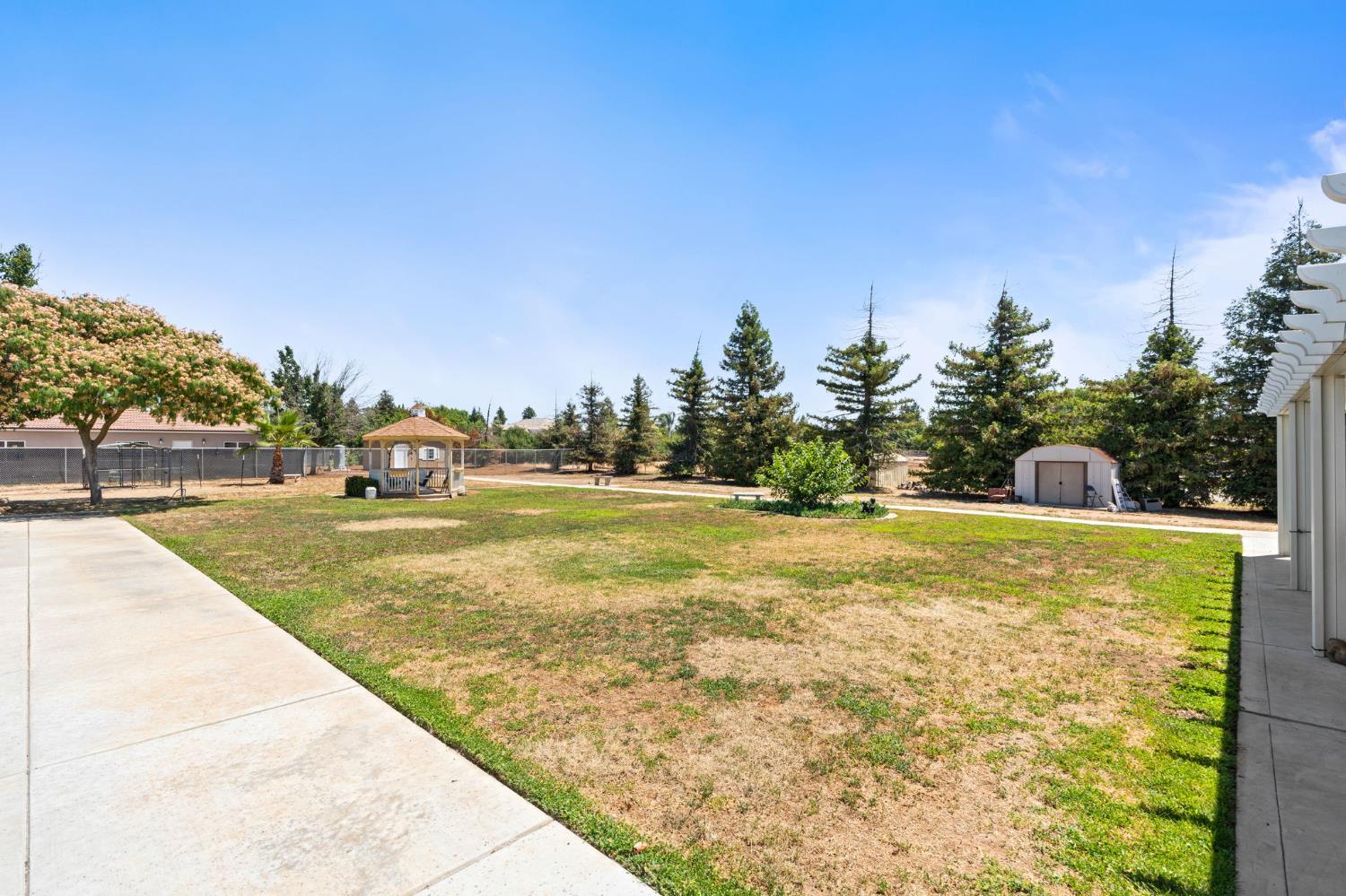 10024 E Bullard Ave, Clovis, CA 93619