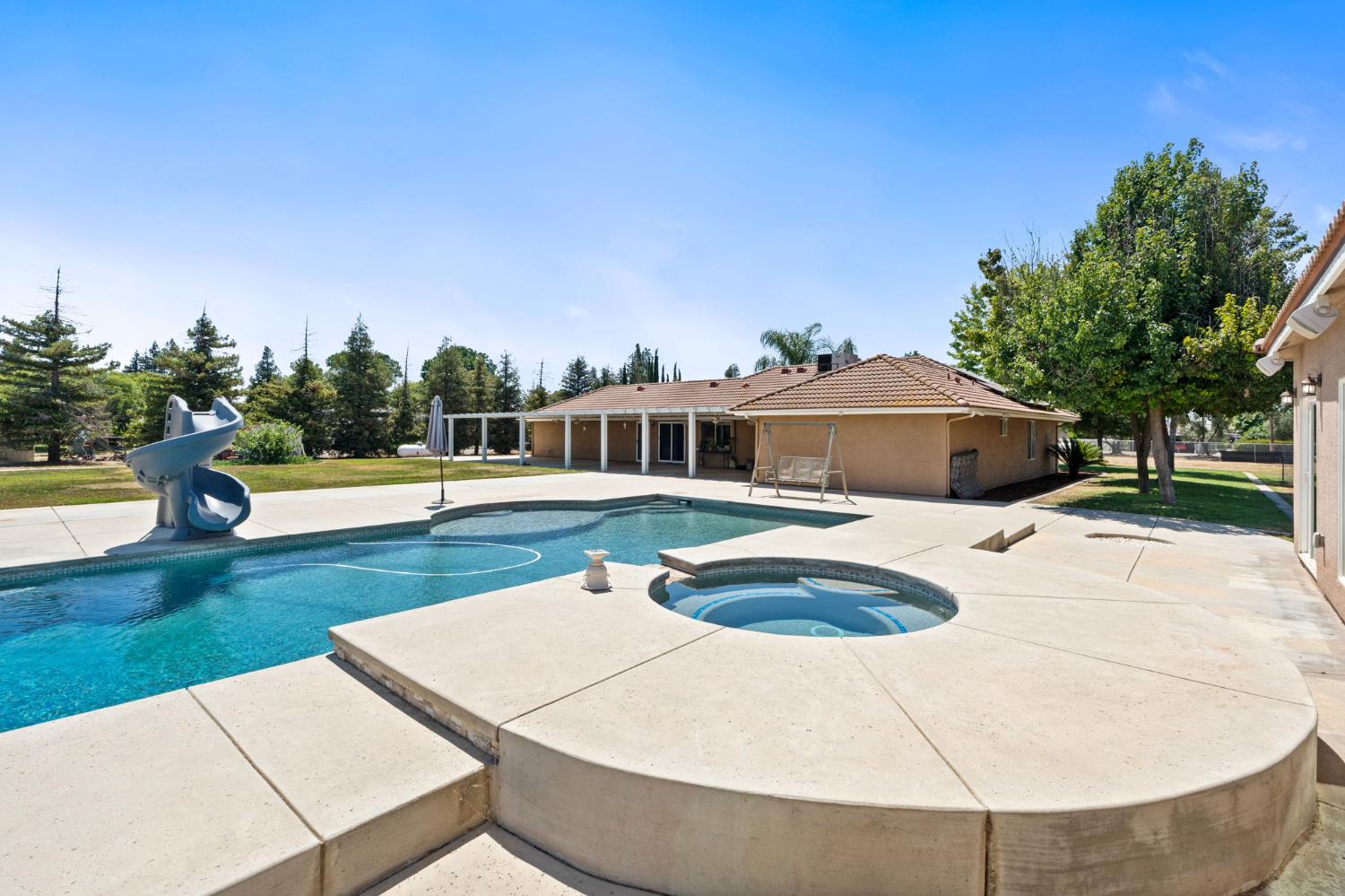 10024 E Bullard Ave, Clovis, CA 93619