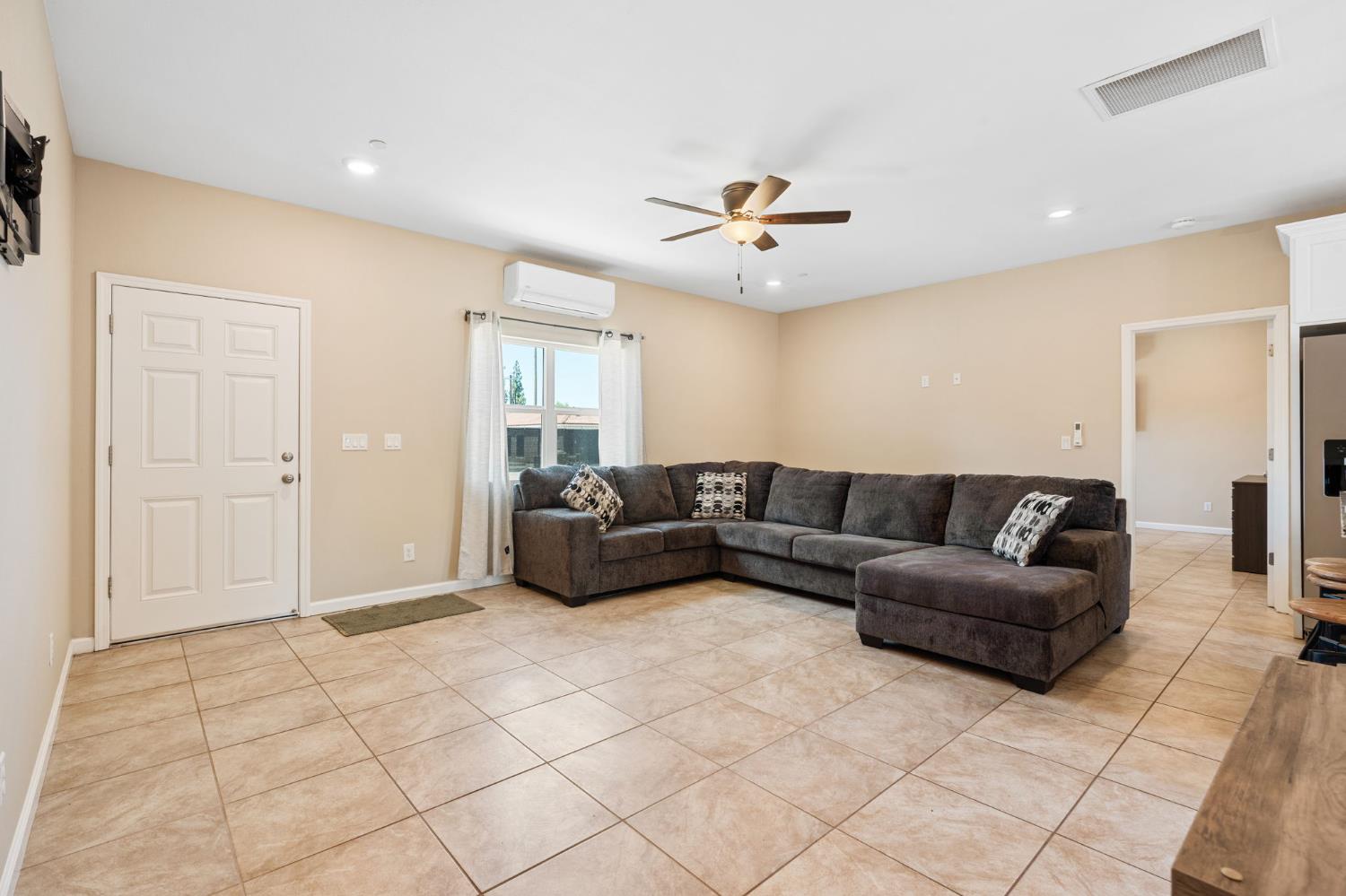 10024 E Bullard Ave, Clovis, CA 93619