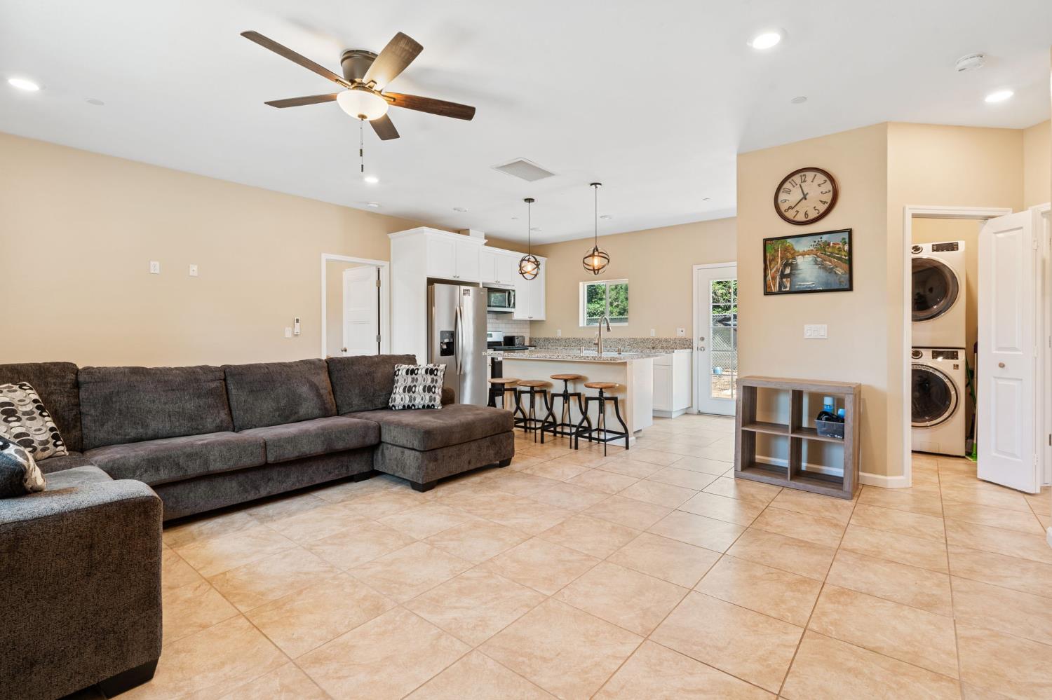 10024 E Bullard Ave, Clovis, CA 93619