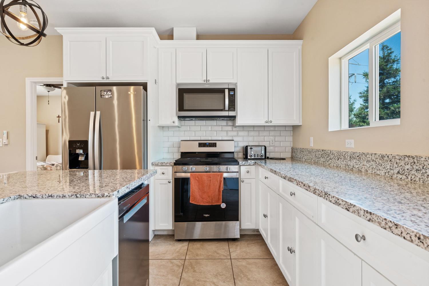 10024 E Bullard Ave, Clovis, CA 93619