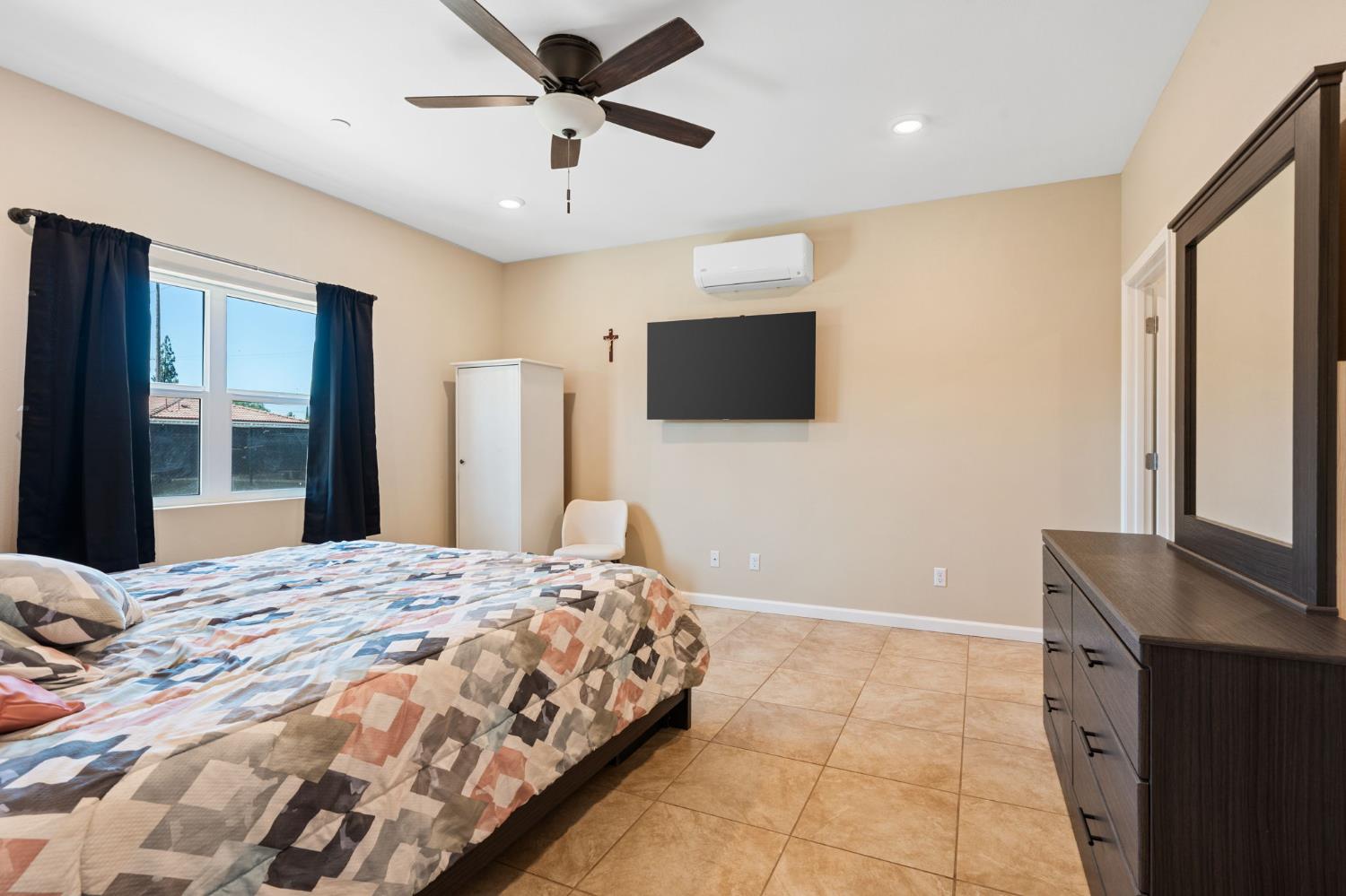 10024 E Bullard Ave, Clovis, CA 93619