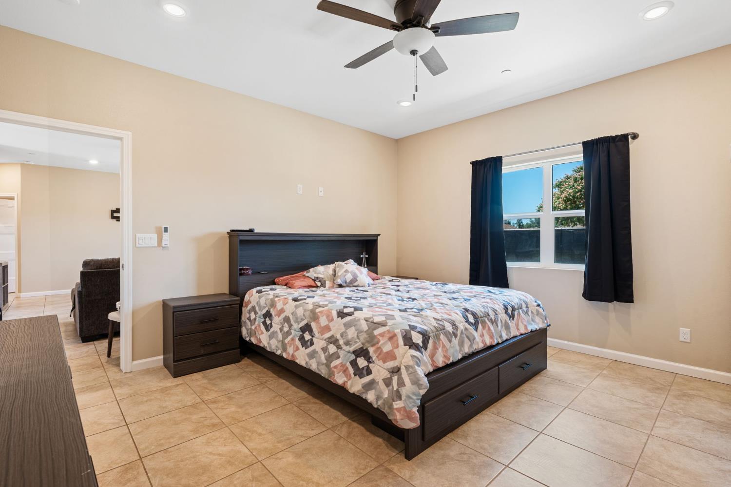 10024 E Bullard Ave, Clovis, CA 93619
