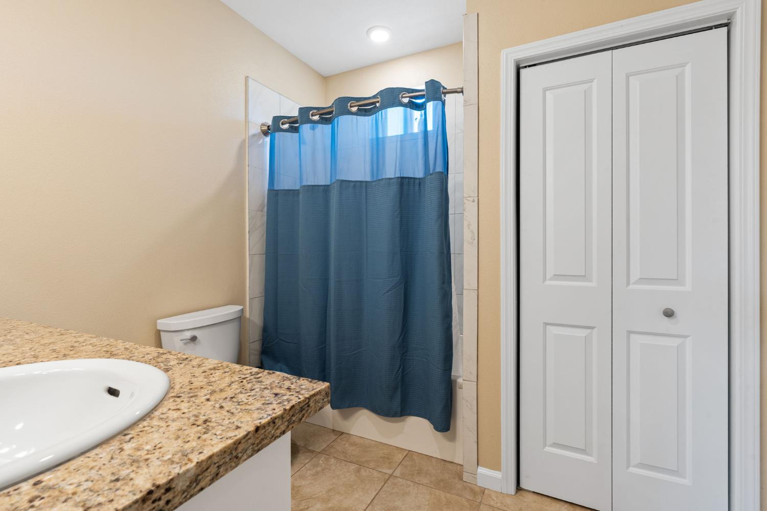 10024 E Bullard Ave, Clovis, CA 93619