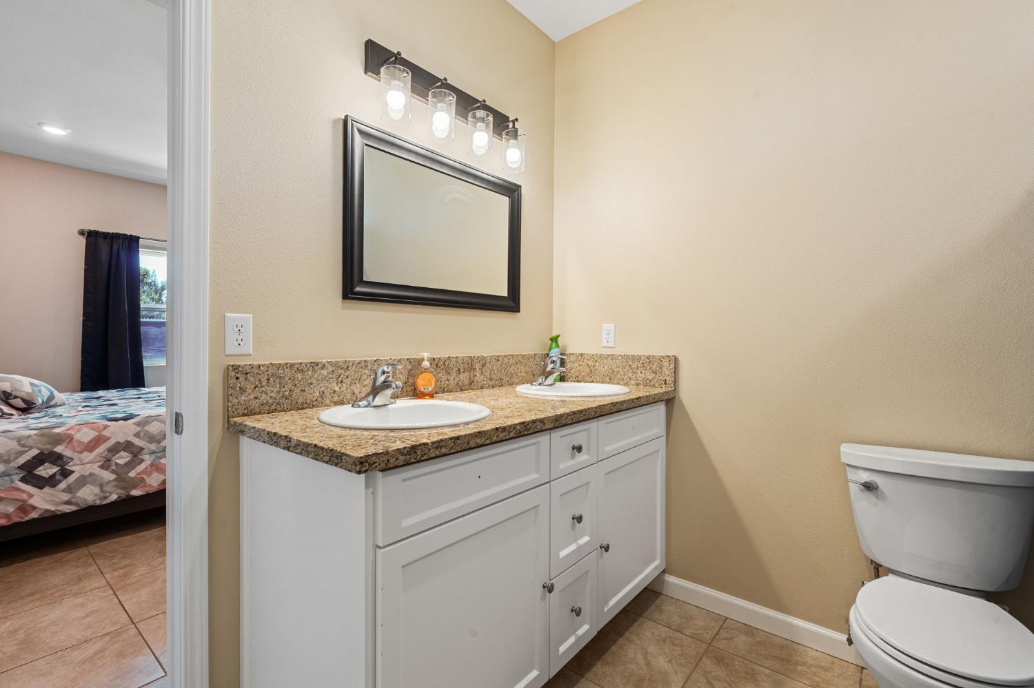 10024 E Bullard Ave, Clovis, CA 93619