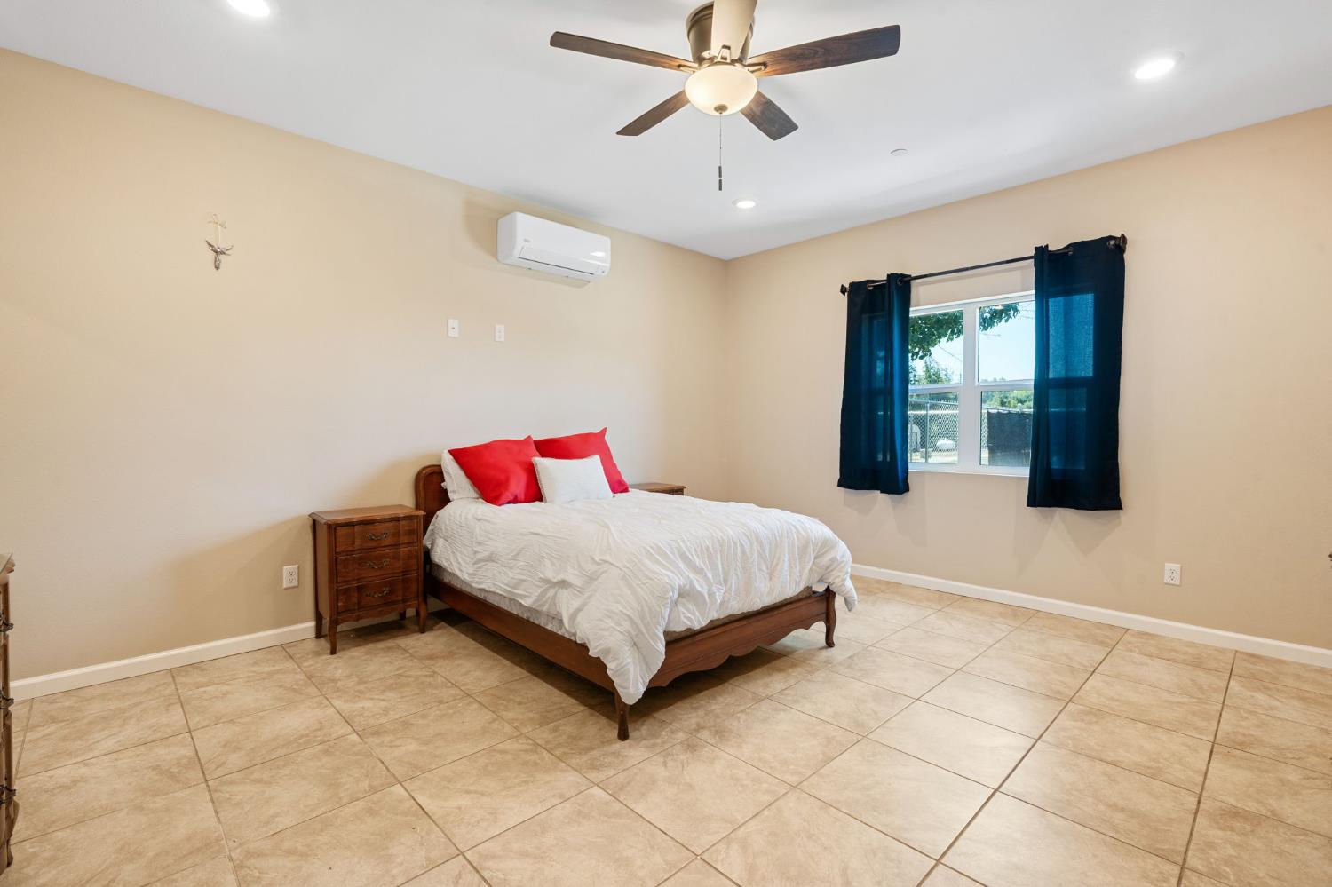 10024 E Bullard Ave, Clovis, CA 93619