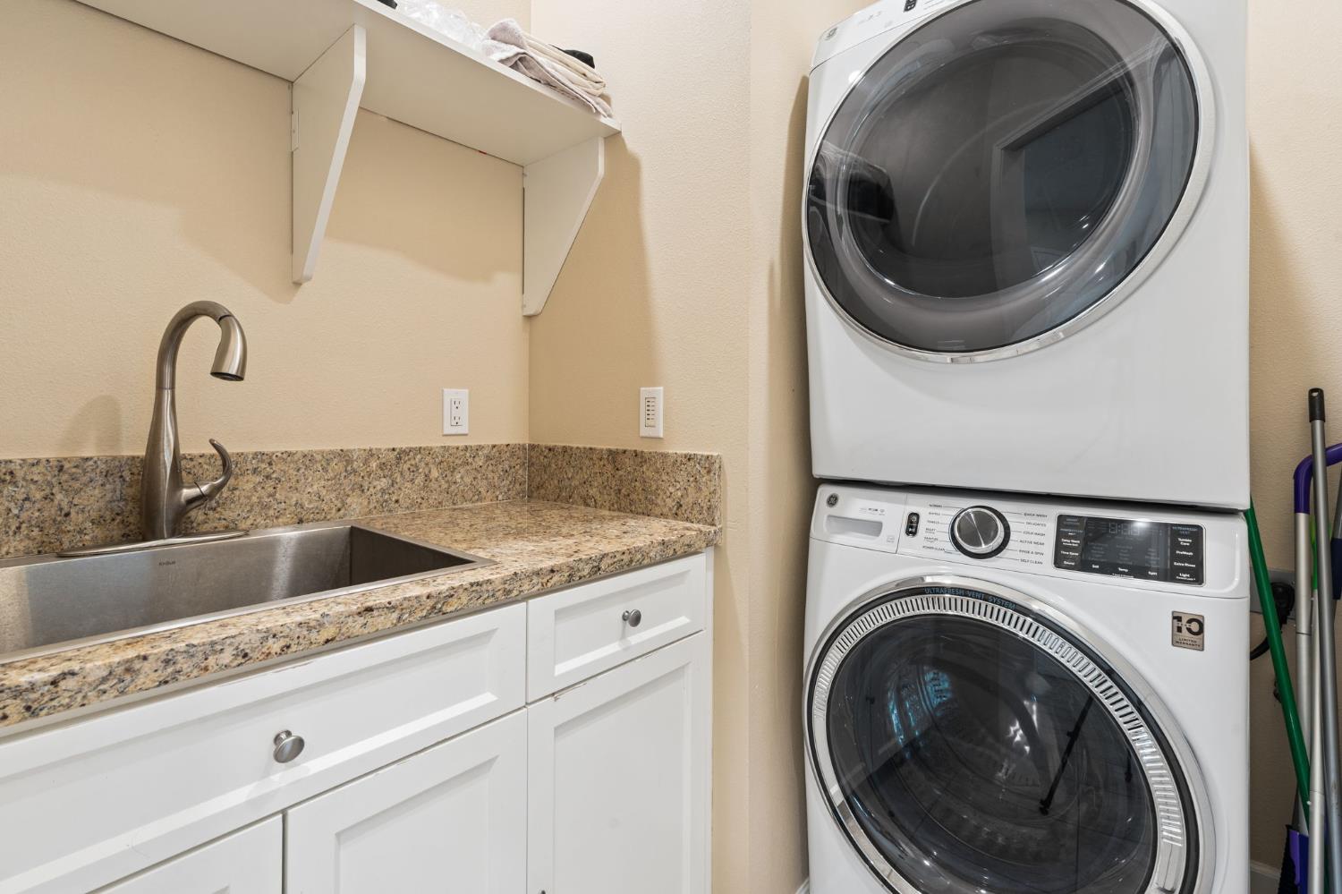 10024 E Bullard Ave, Clovis, CA 93619