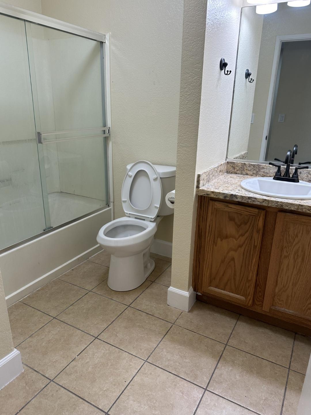 5140 E Kings Canyon Rd E #145, Fresno, CA 93727