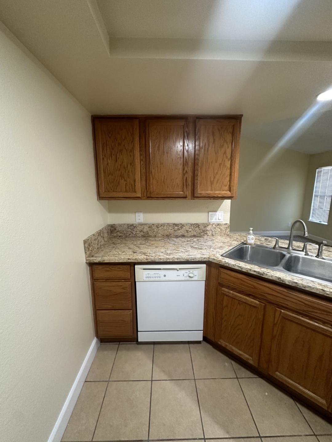 5140 E Kings Canyon Rd E #145, Fresno, CA 93727