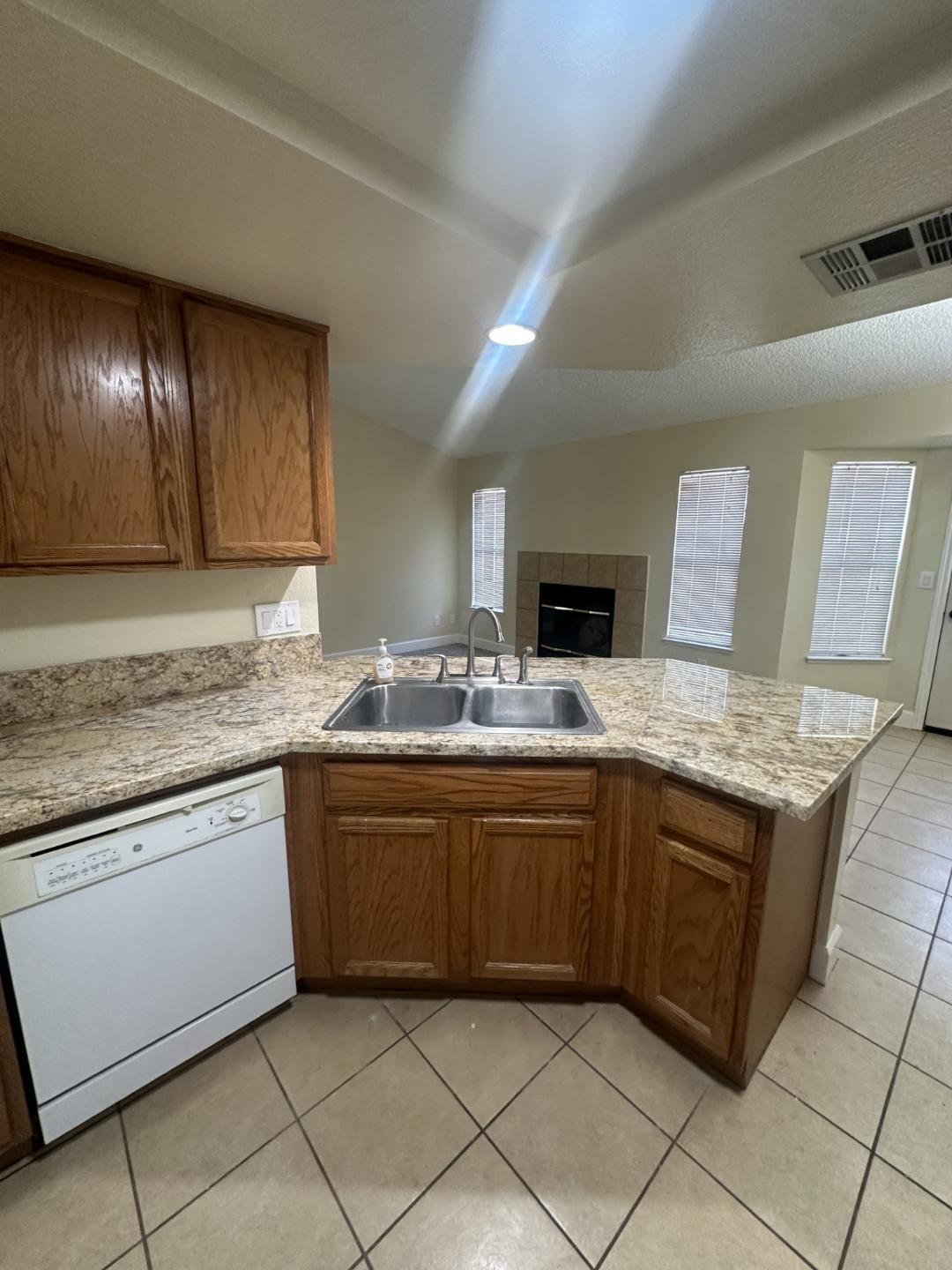 5140 E Kings Canyon Rd E #145, Fresno, CA 93727
