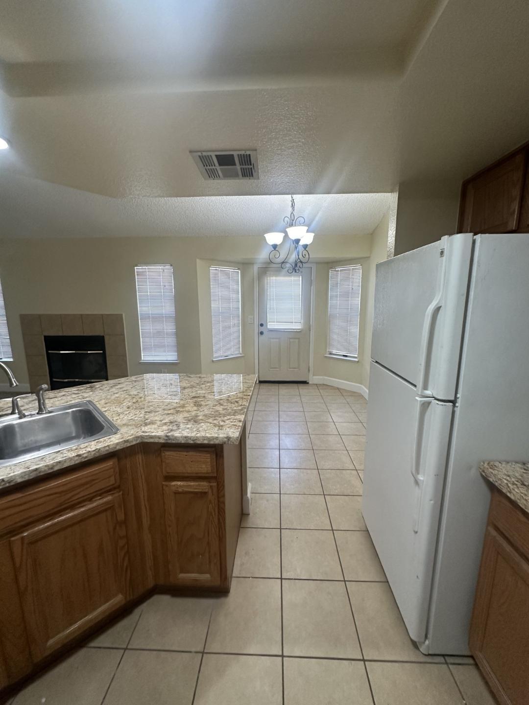 5140 E Kings Canyon Rd E #145, Fresno, CA 93727