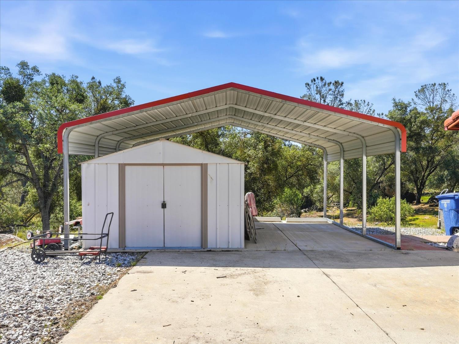 42704 Deep Forest Dr, Coarsegold, CA 93614