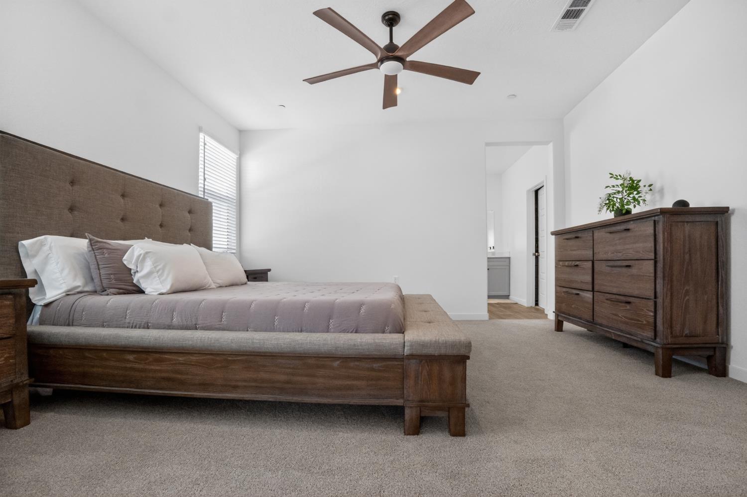4242 Hampton Way, Clovis, CA 93619