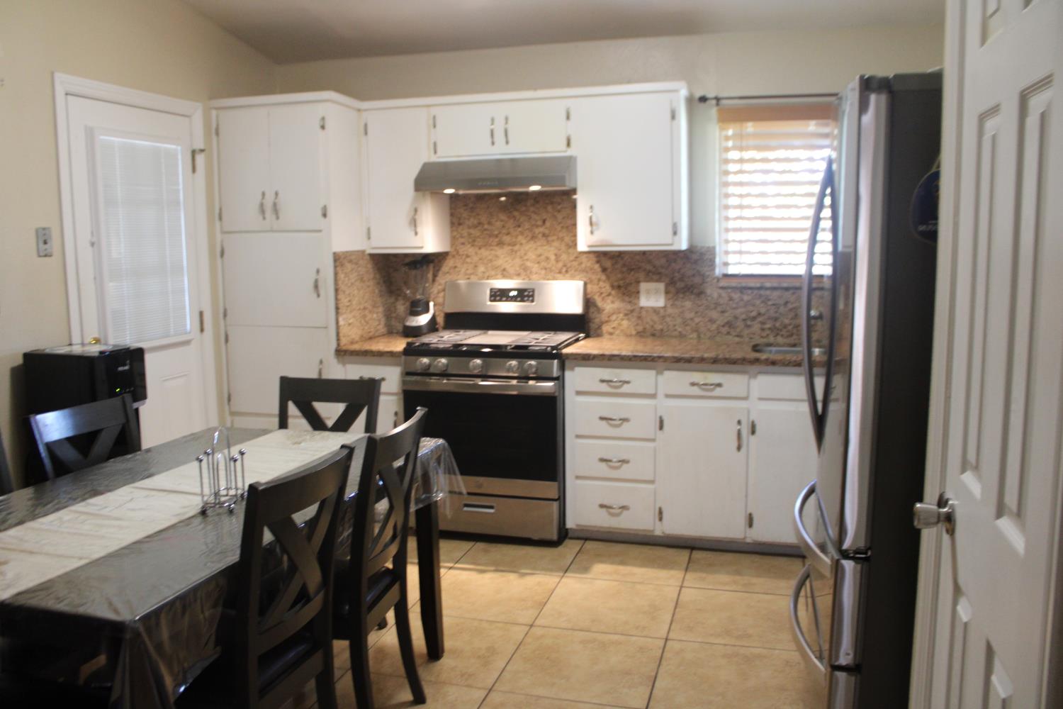 1312 N Gowdy St, Visalia, CA 93292