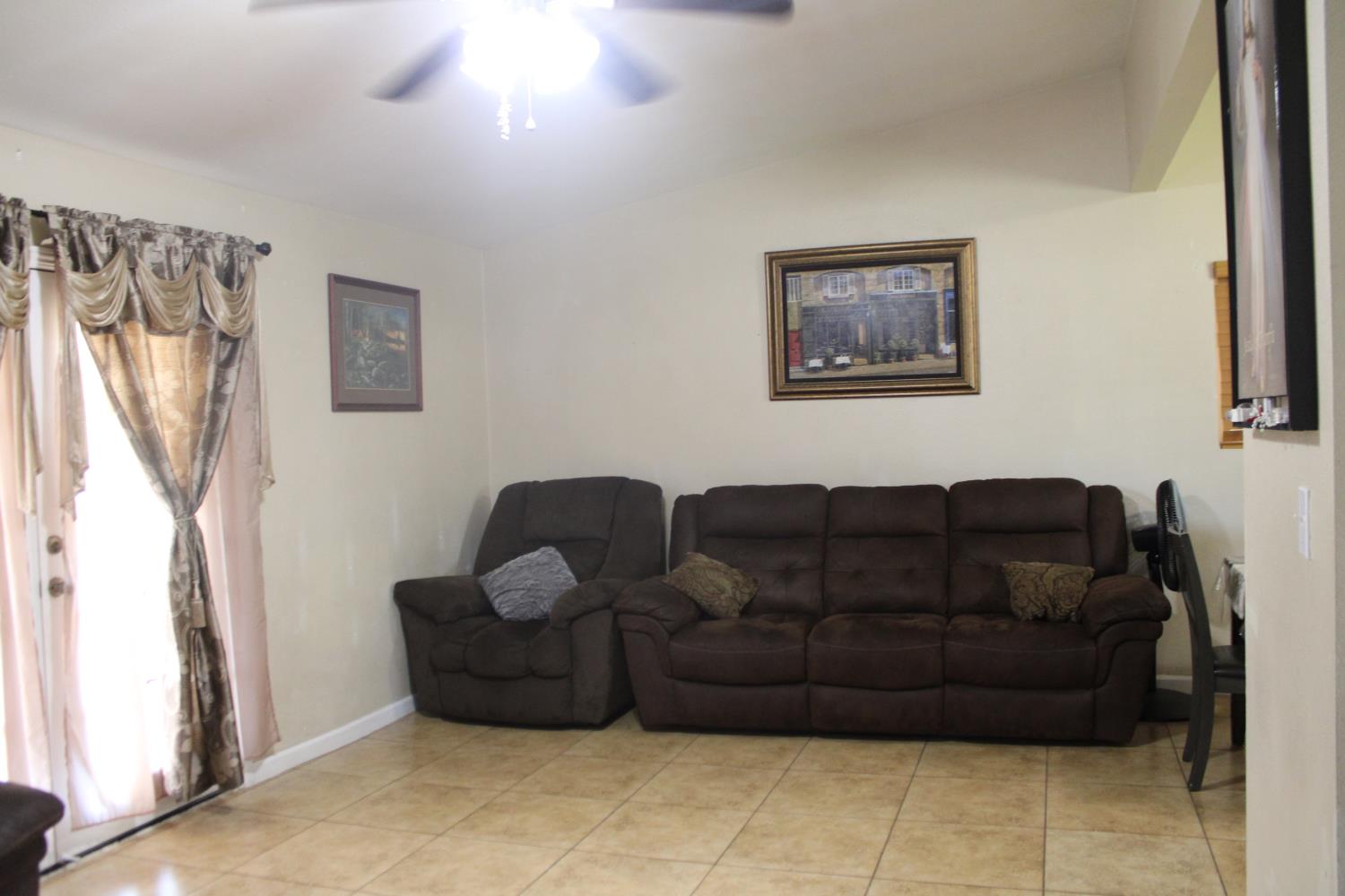 1312 N Gowdy St, Visalia, CA 93292