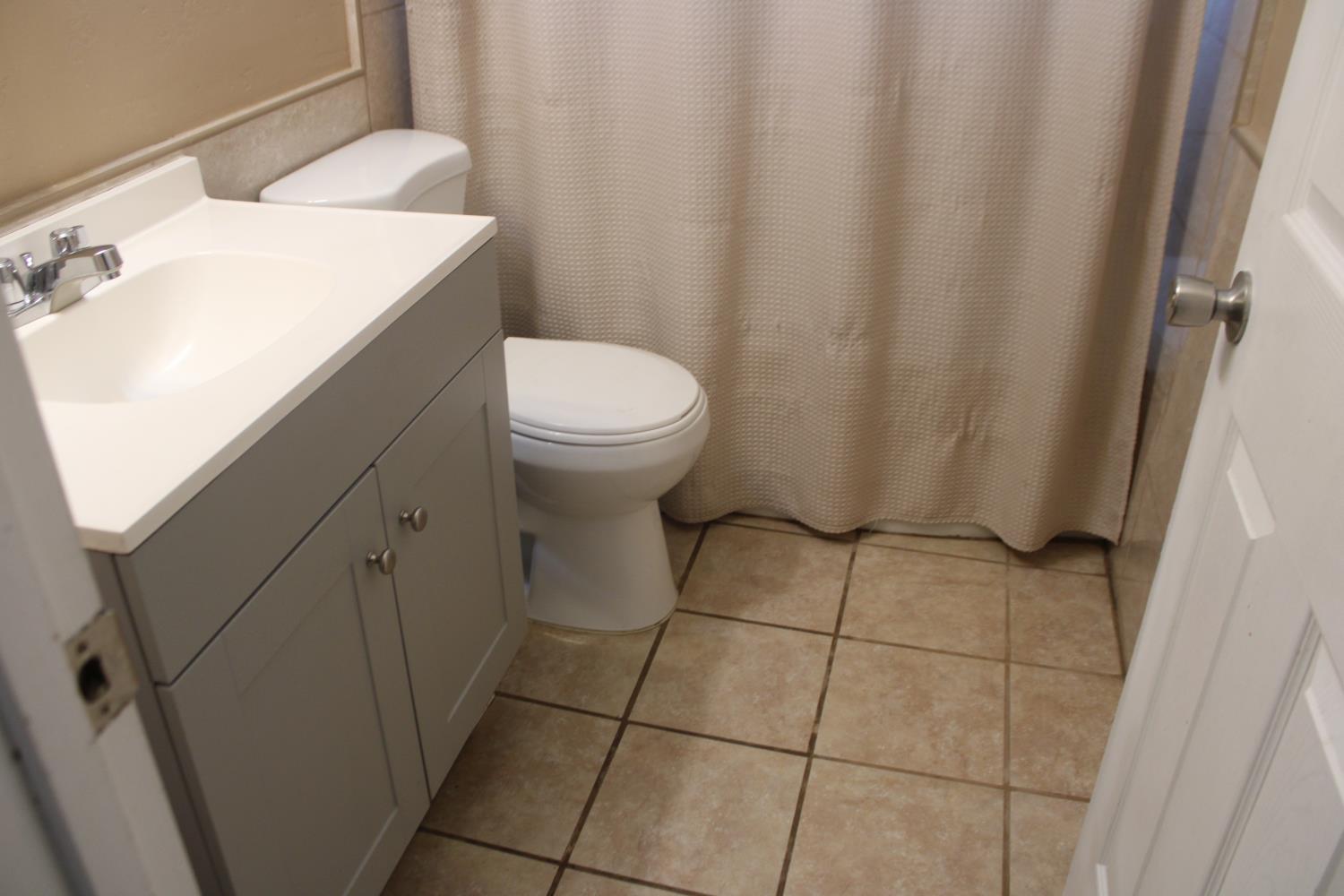 1312 N Gowdy St, Visalia, CA 93292