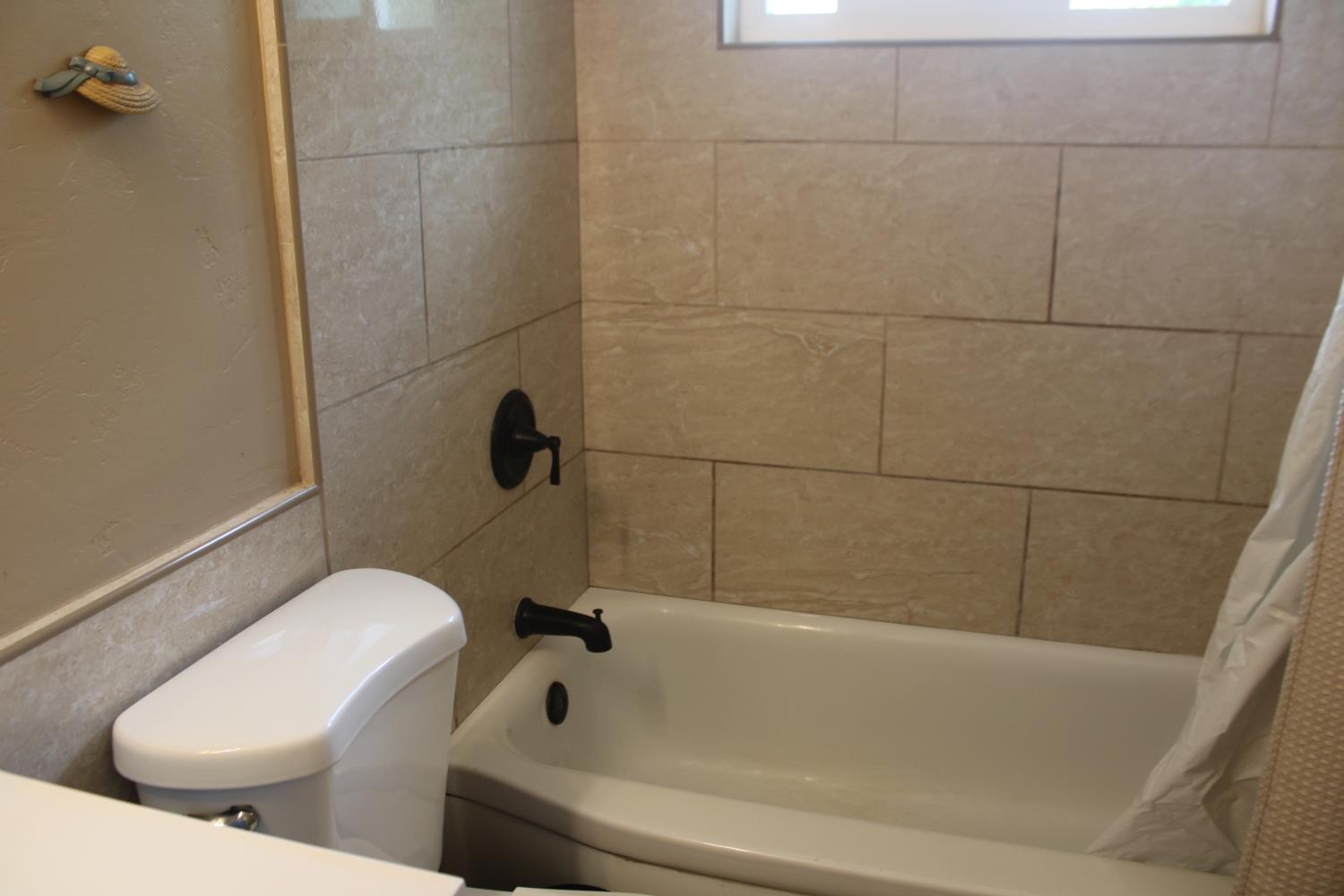 1312 N Gowdy St, Visalia, CA 93292