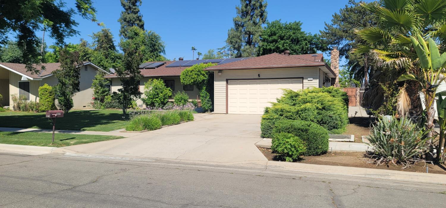 6166 N Blosser Ave, Fresno, CA 93711