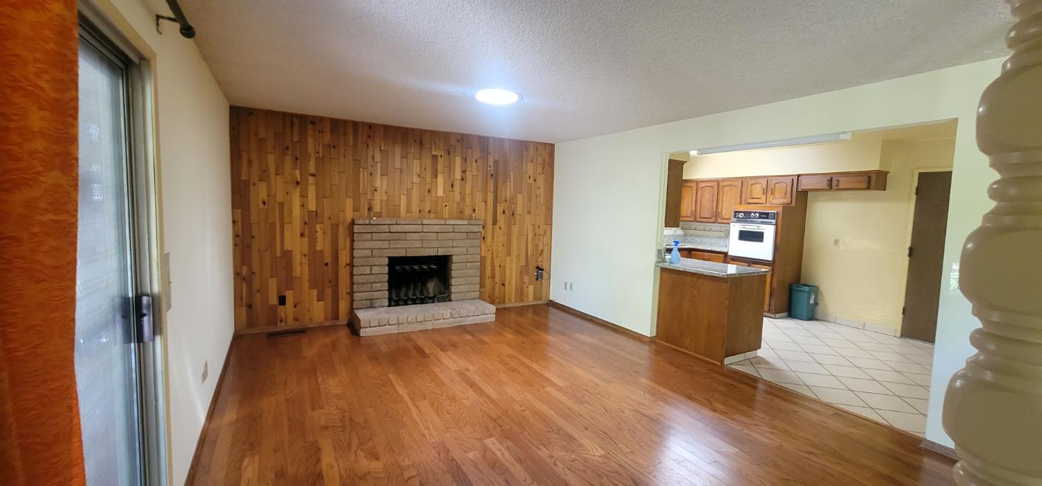 6166 N Blosser Ave, Fresno, CA 93711