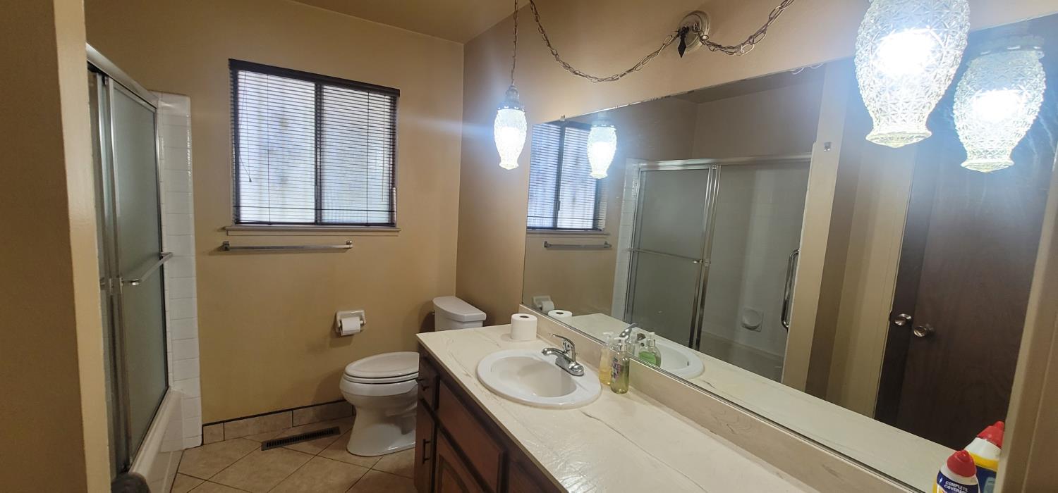6166 N Blosser Ave, Fresno, CA 93711