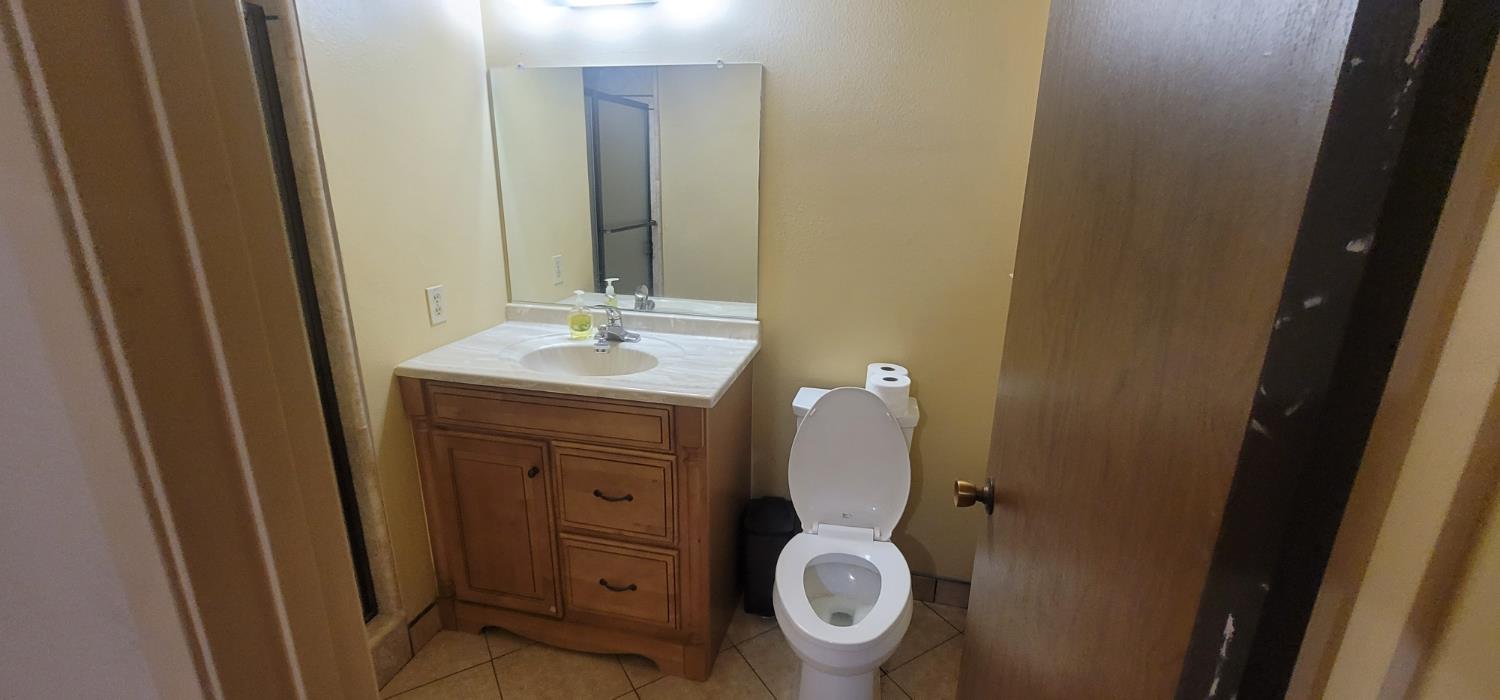 6166 N Blosser Ave, Fresno, CA 93711