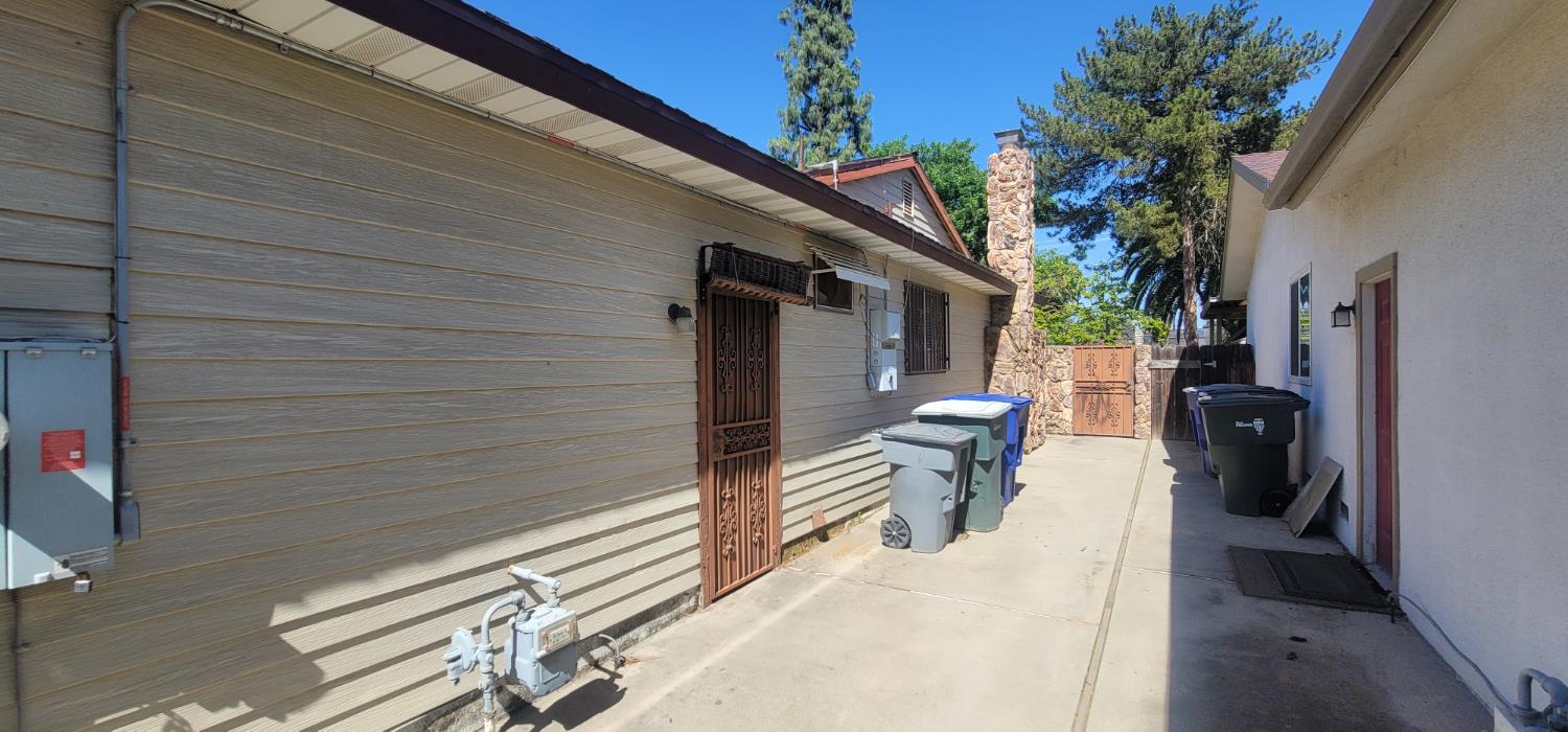 6166 N Blosser Ave, Fresno, CA 93711