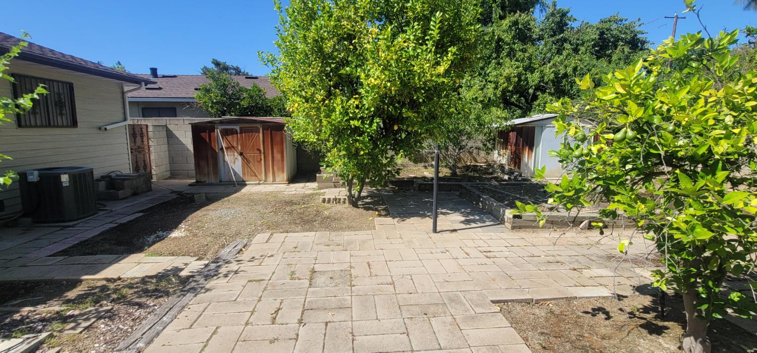 6166 N Blosser Ave, Fresno, CA 93711