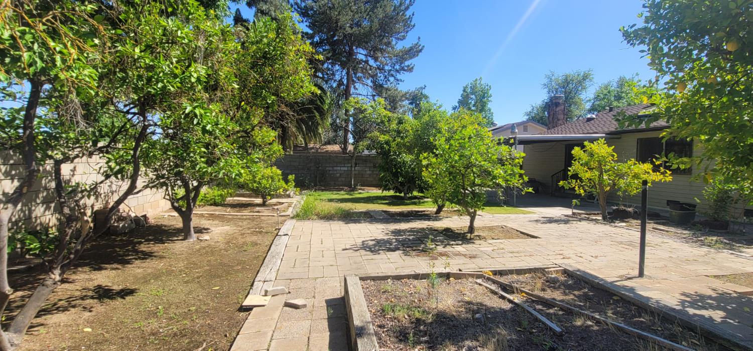 6166 N Blosser Ave, Fresno, CA 93711