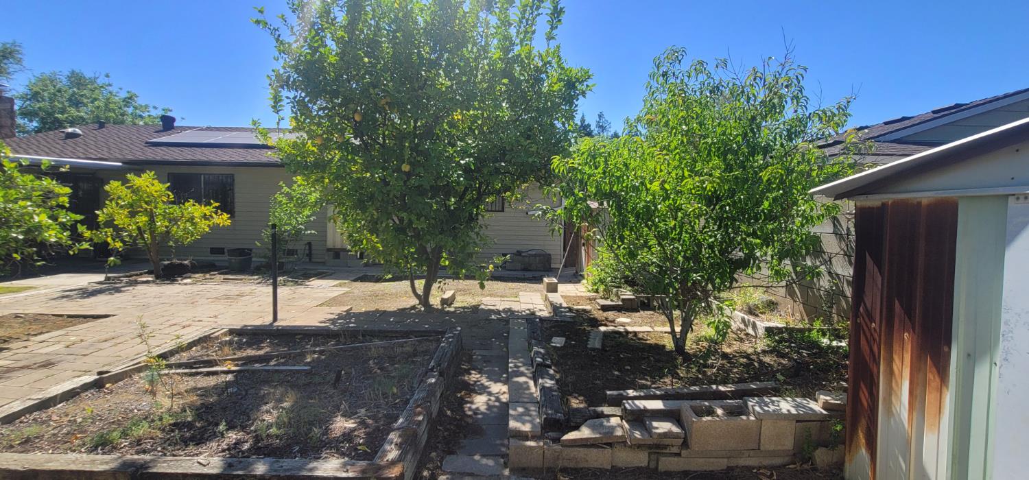6166 N Blosser Ave, Fresno, CA 93711