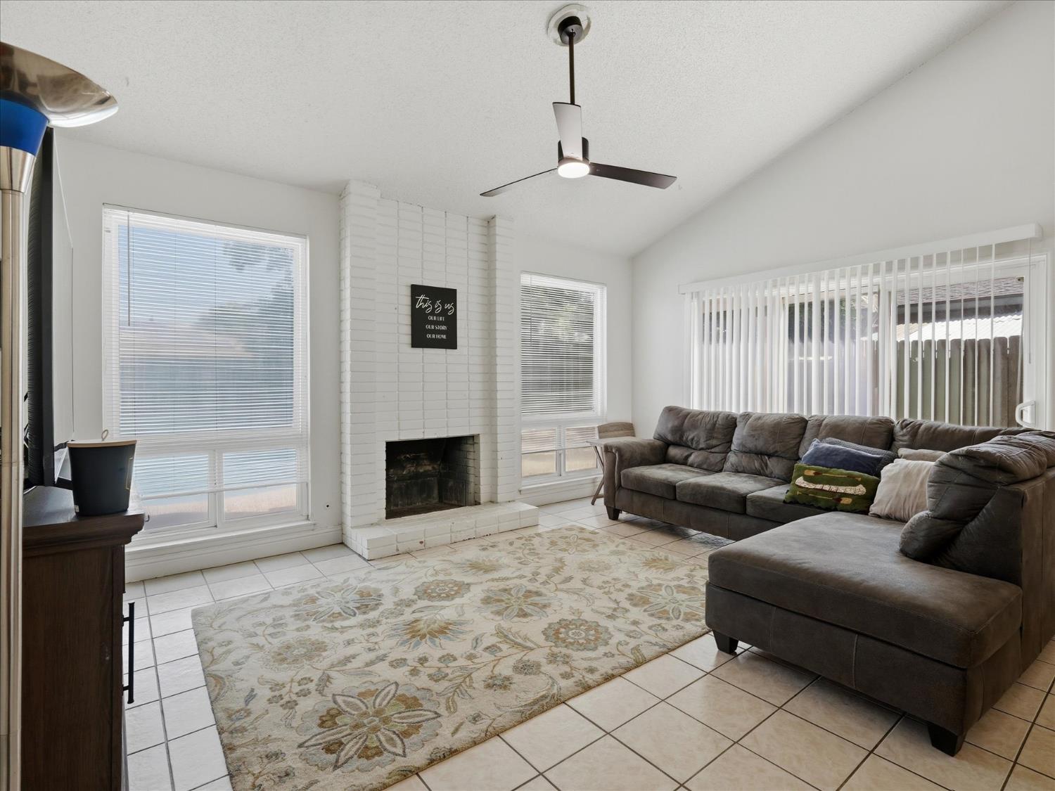 649 W Ashcroft Ave, Clovis, CA 93612