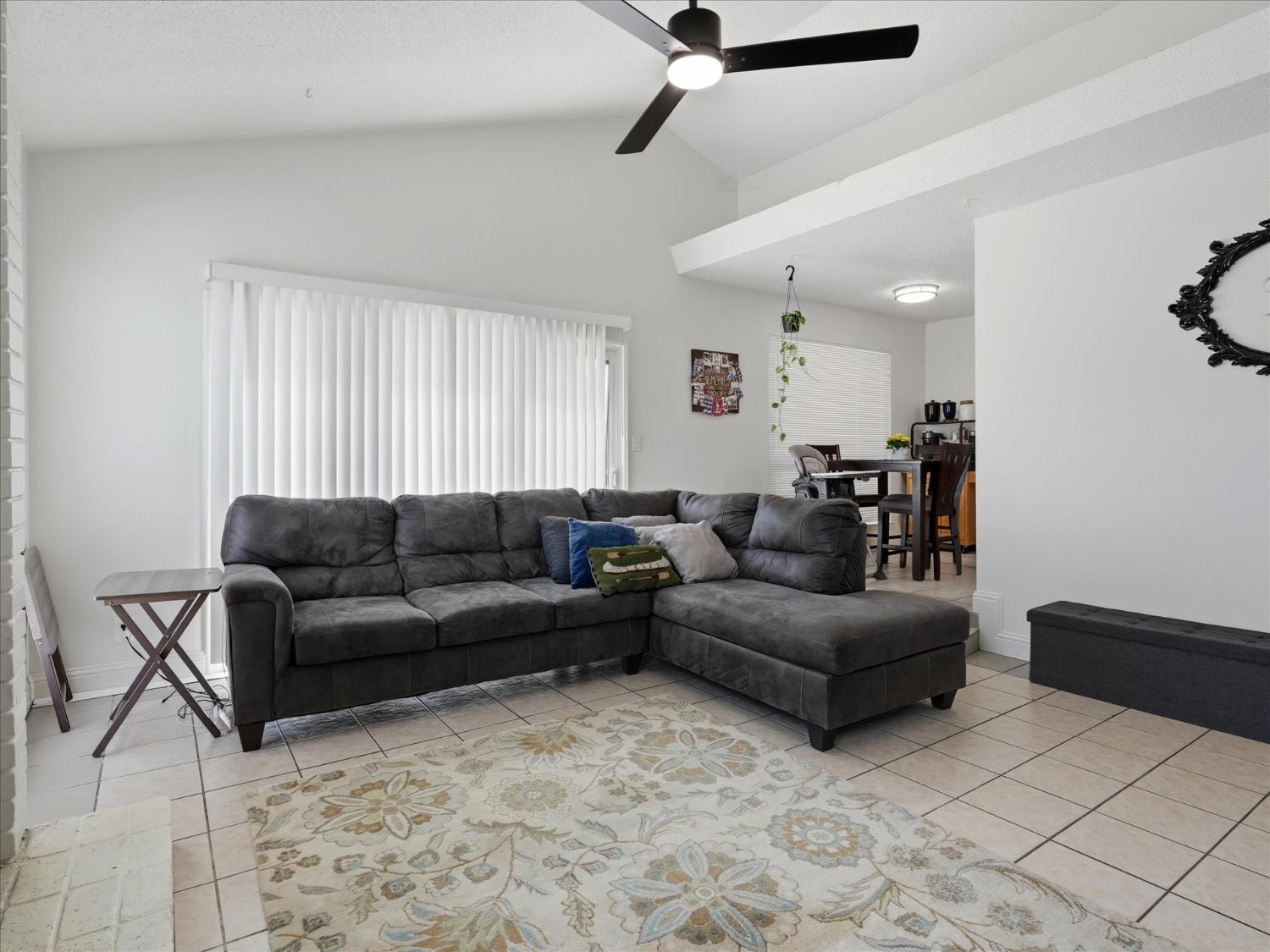 649 W Ashcroft Ave, Clovis, CA 93612