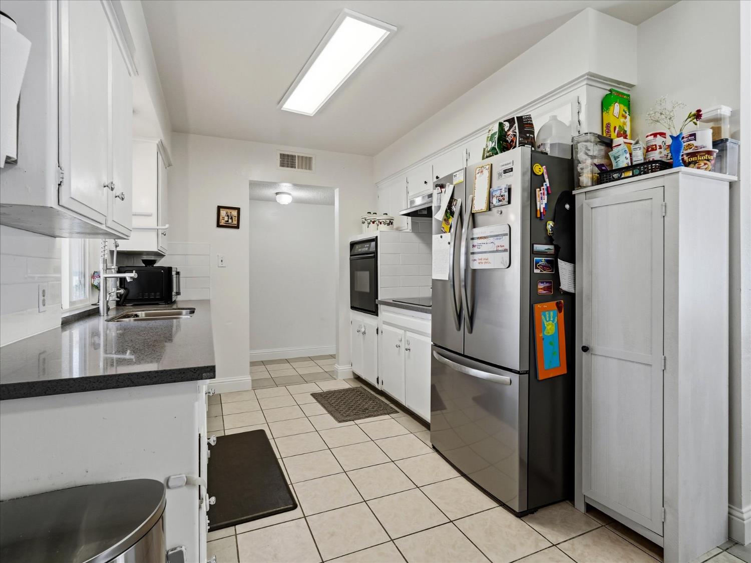 649 W Ashcroft Ave, Clovis, CA 93612