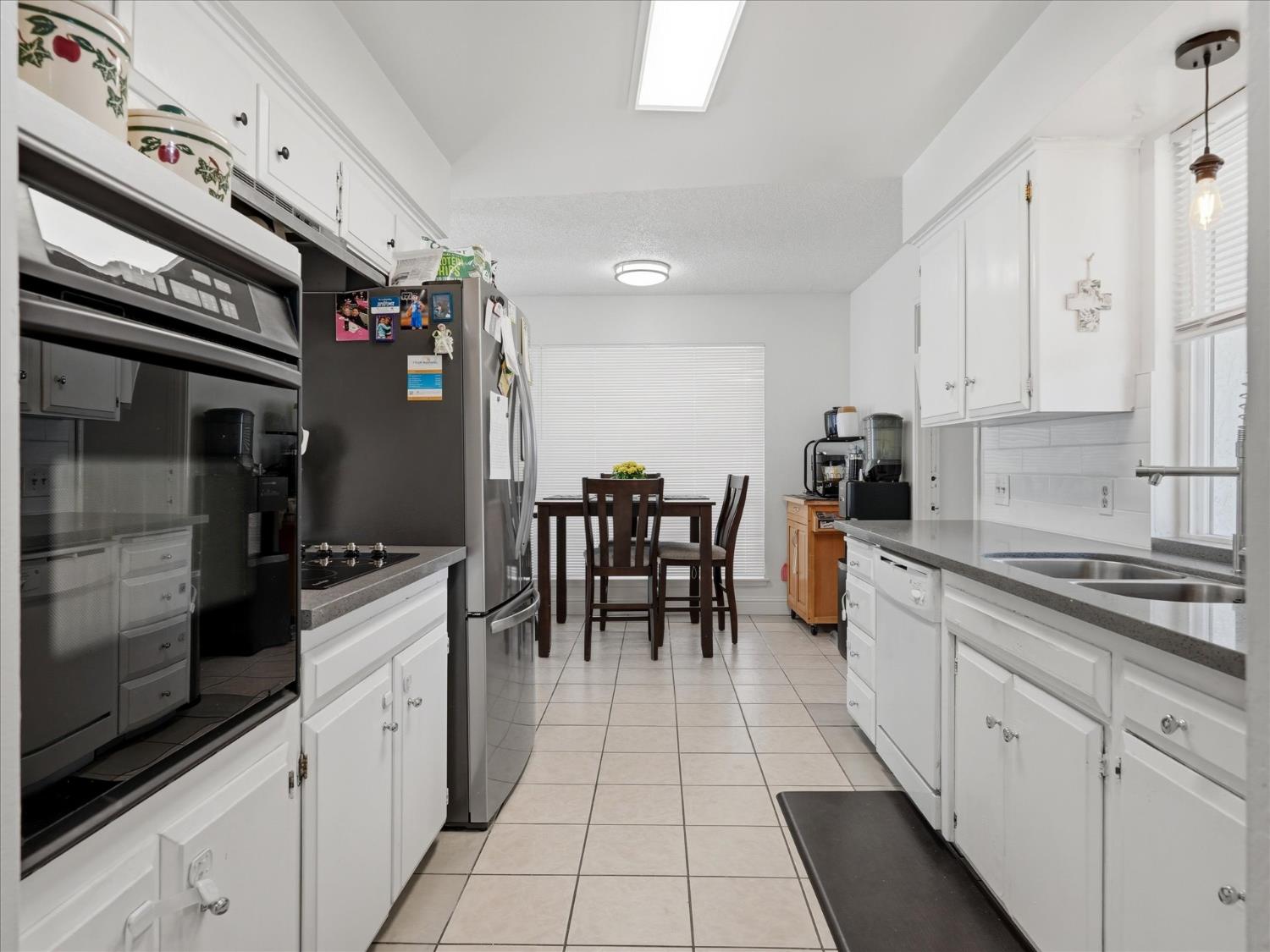649 W Ashcroft Ave, Clovis, CA 93612