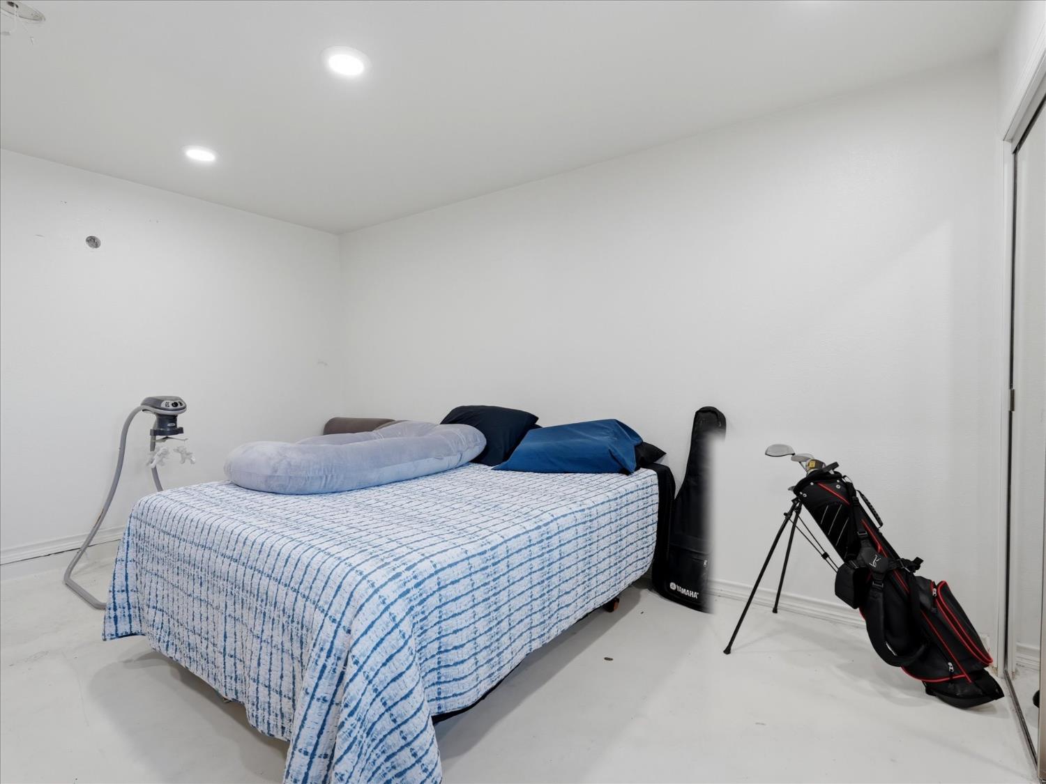 649 W Ashcroft Ave, Clovis, CA 93612