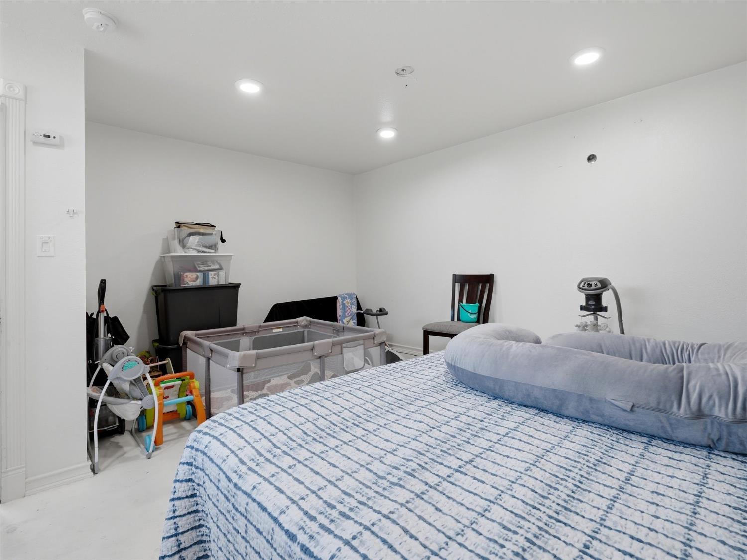 649 W Ashcroft Ave, Clovis, CA 93612