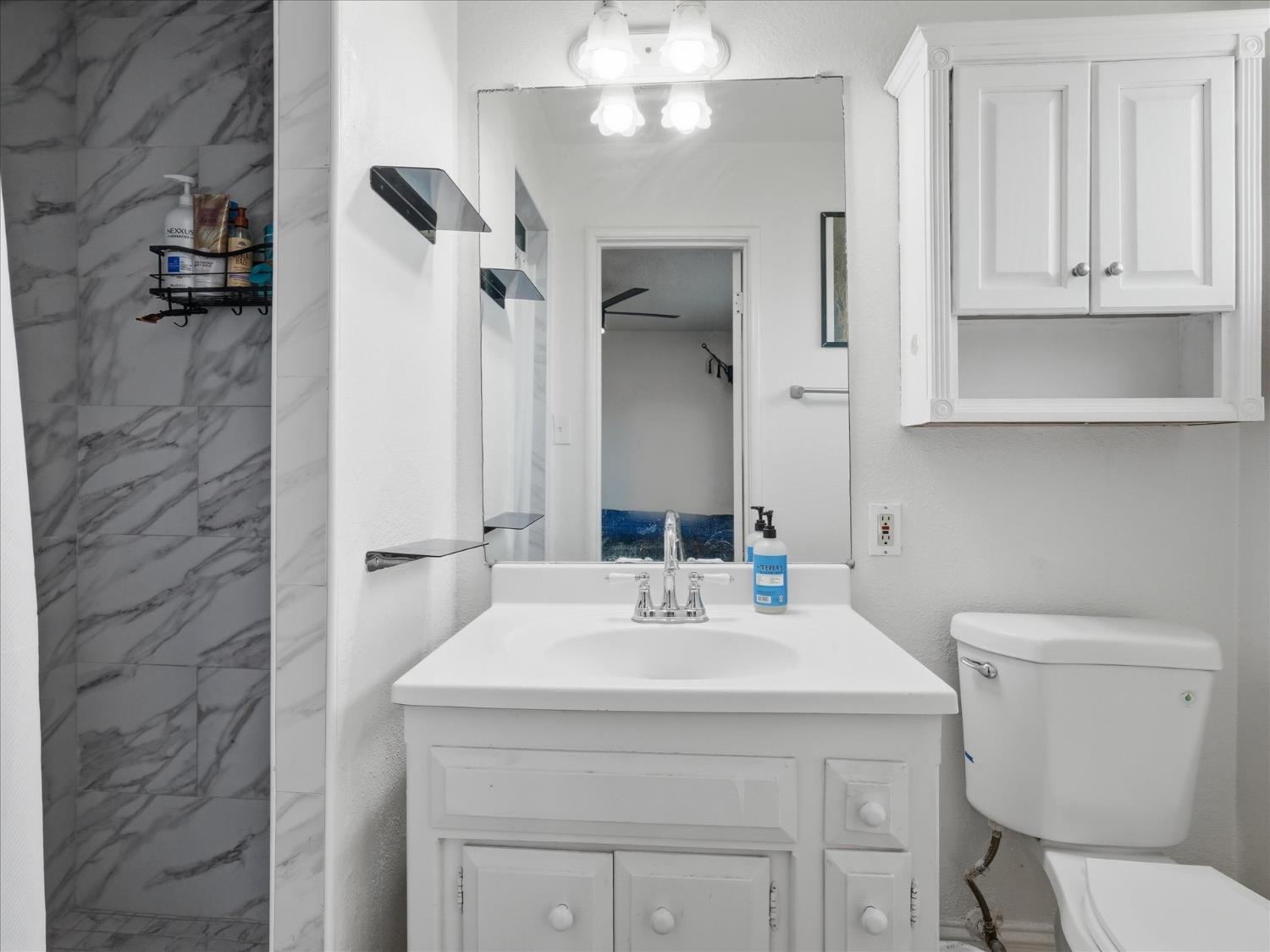 649 W Ashcroft Ave, Clovis, CA 93612