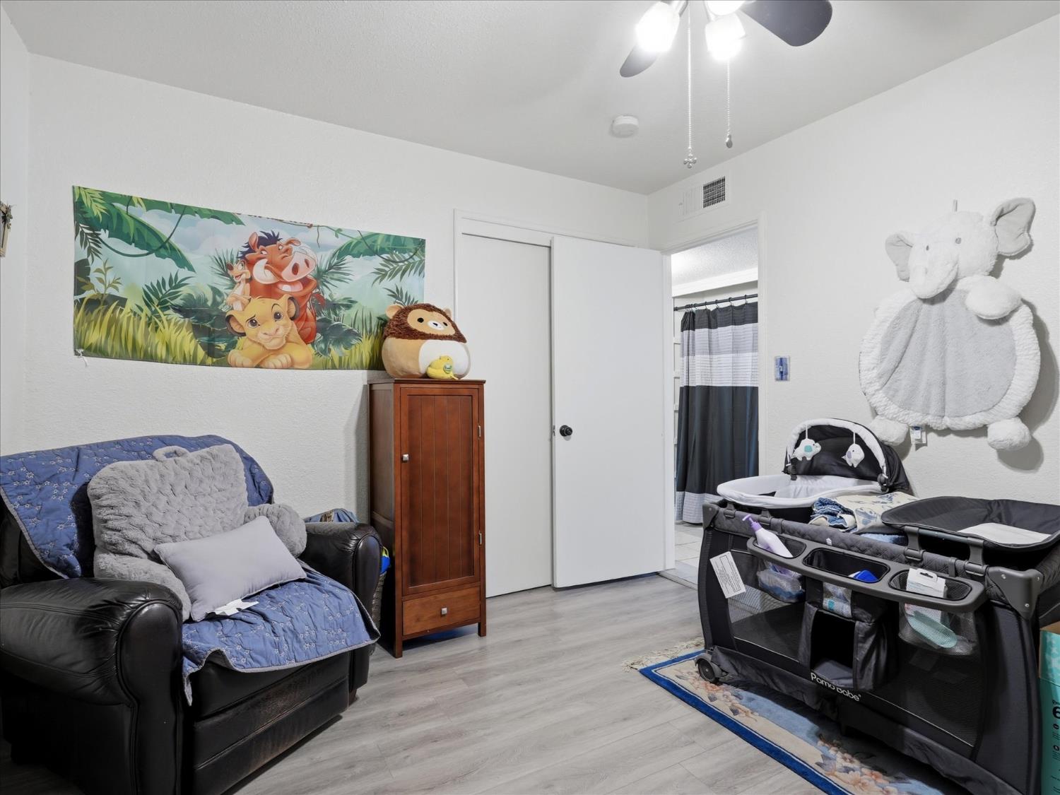 649 W Ashcroft Ave, Clovis, CA 93612