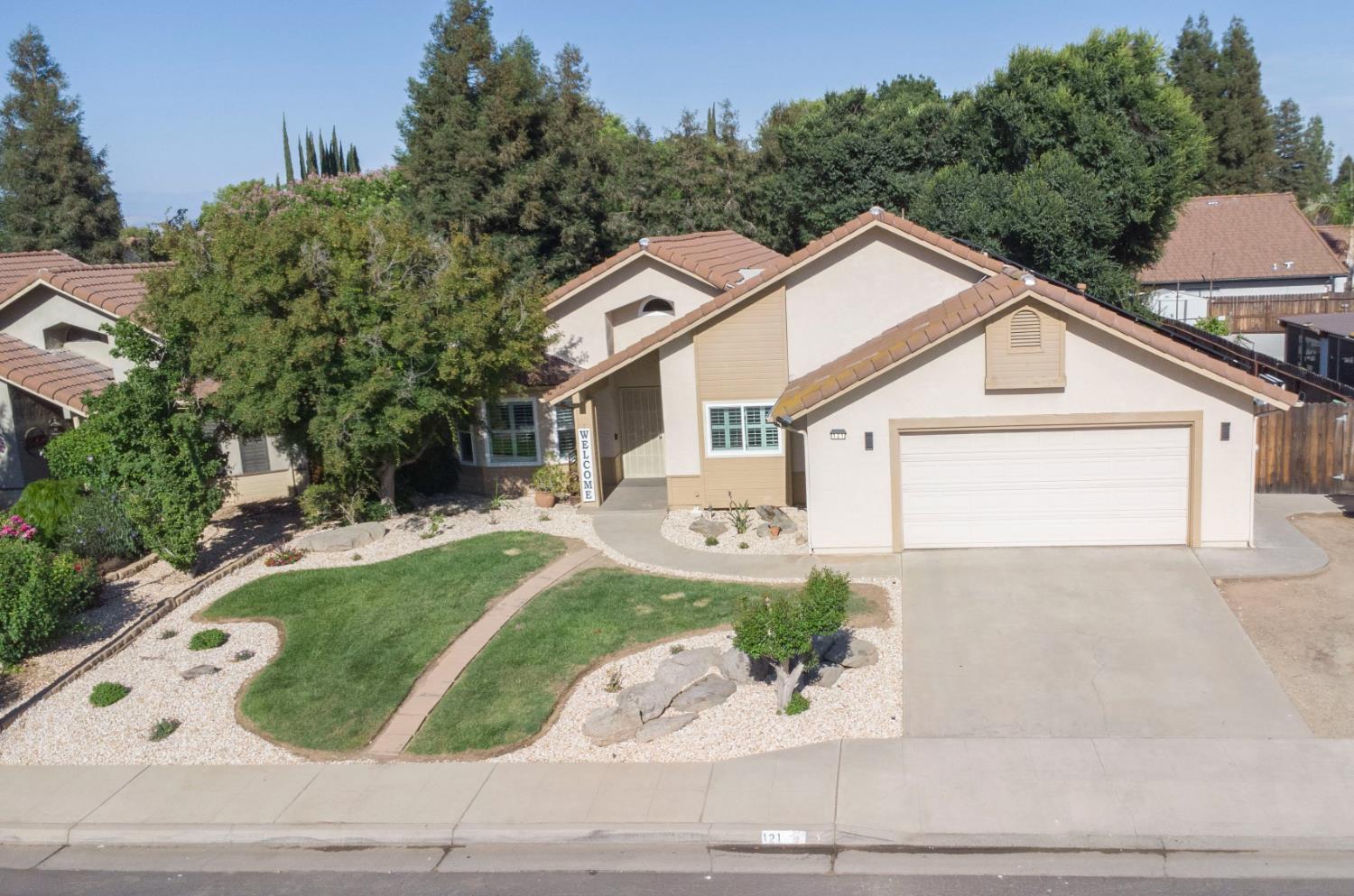 121 Magnolia Ave, Clovis, CA 93611