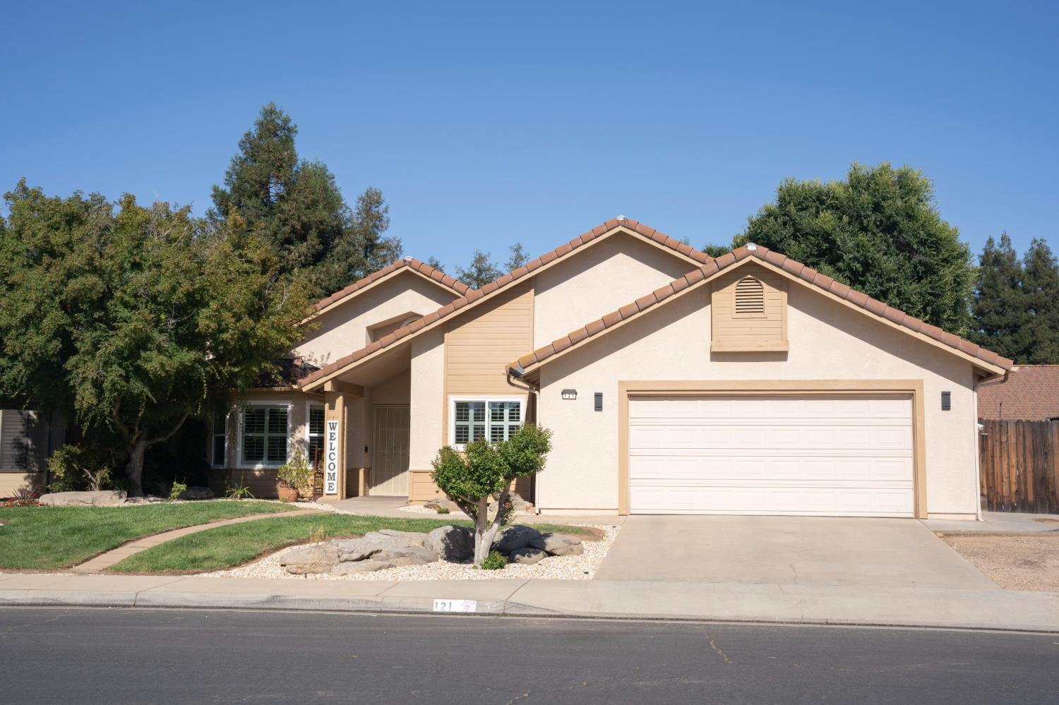 121 Magnolia Ave, Clovis, CA 93611