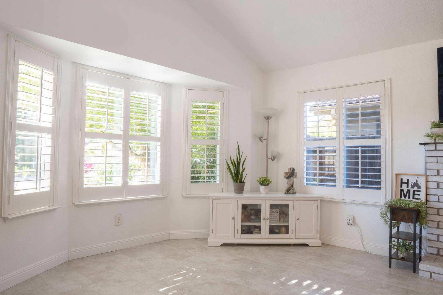 121 Magnolia Ave, Clovis, CA 93611