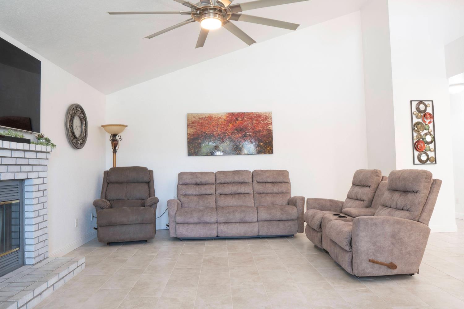 121 Magnolia Ave, Clovis, CA 93611