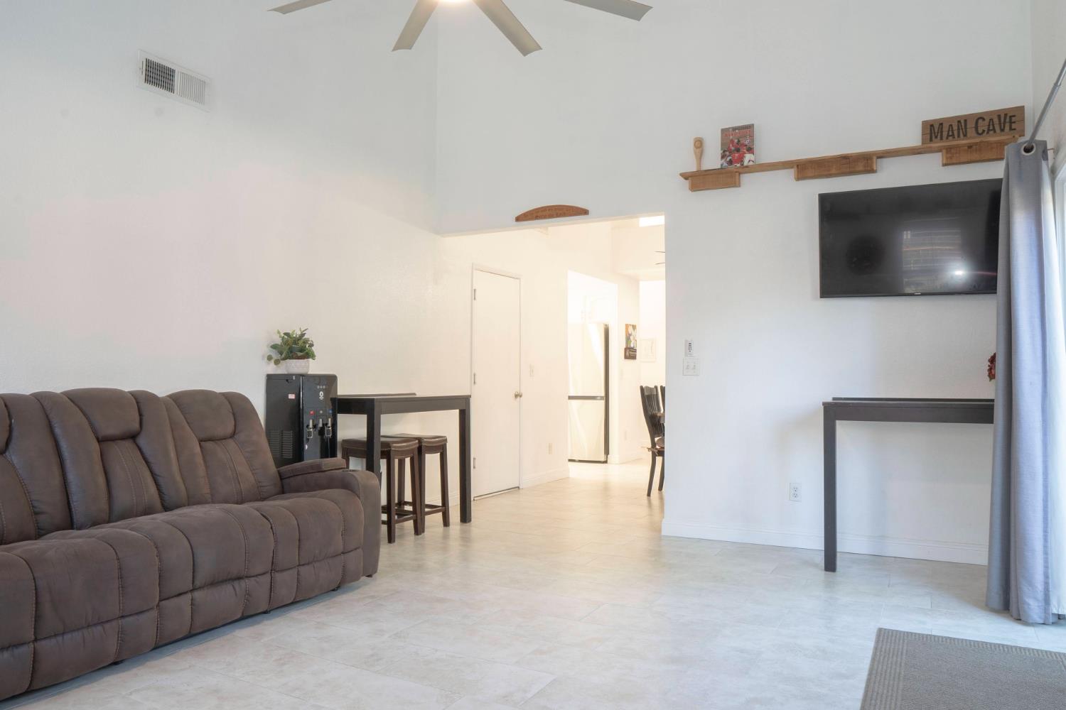 121 Magnolia Ave, Clovis, CA 93611