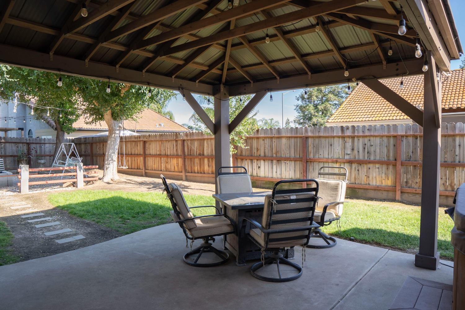 121 Magnolia Ave, Clovis, CA 93611