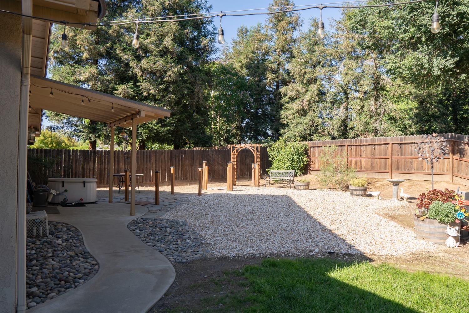 121 Magnolia Ave, Clovis, CA 93611