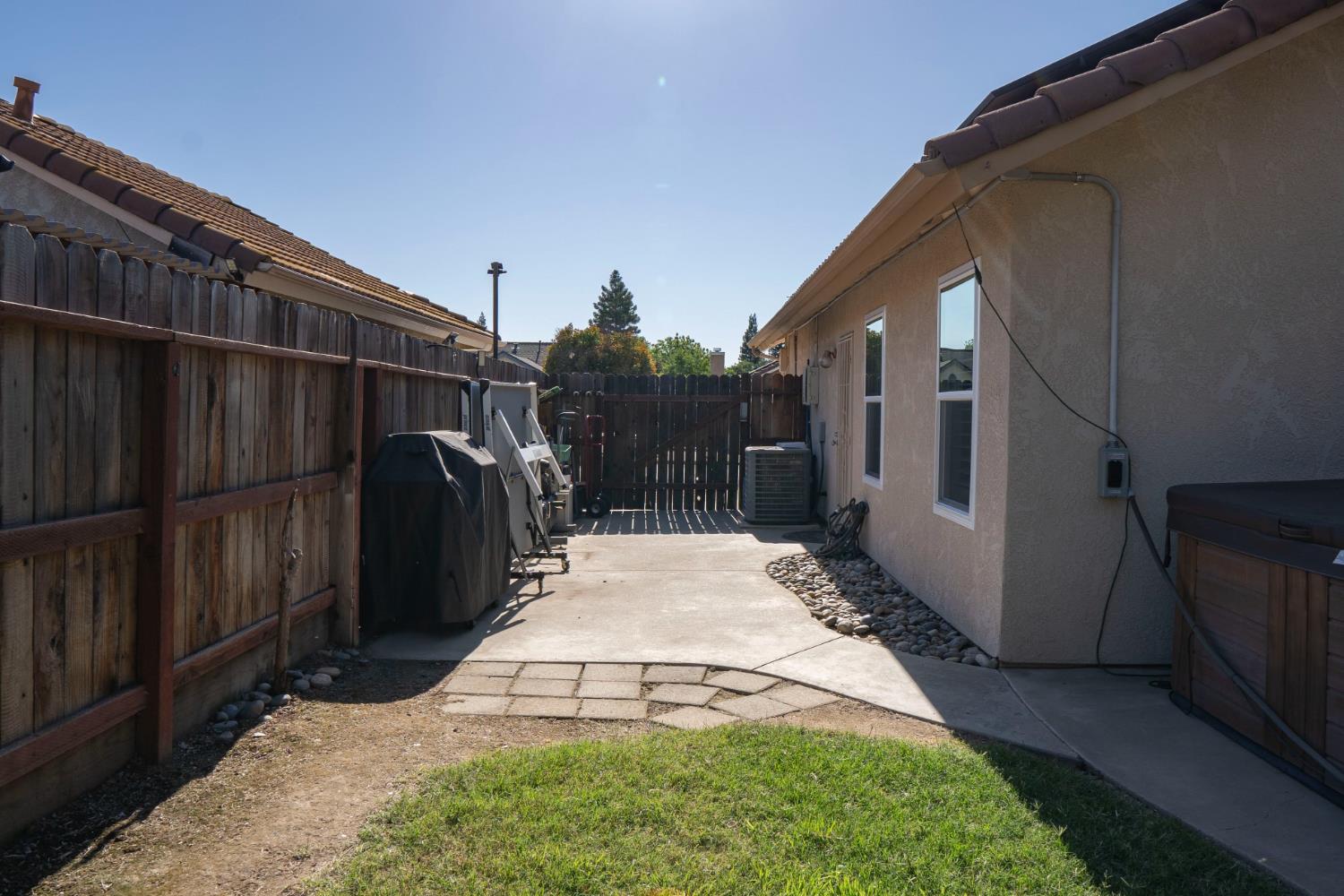 121 Magnolia Ave, Clovis, CA 93611