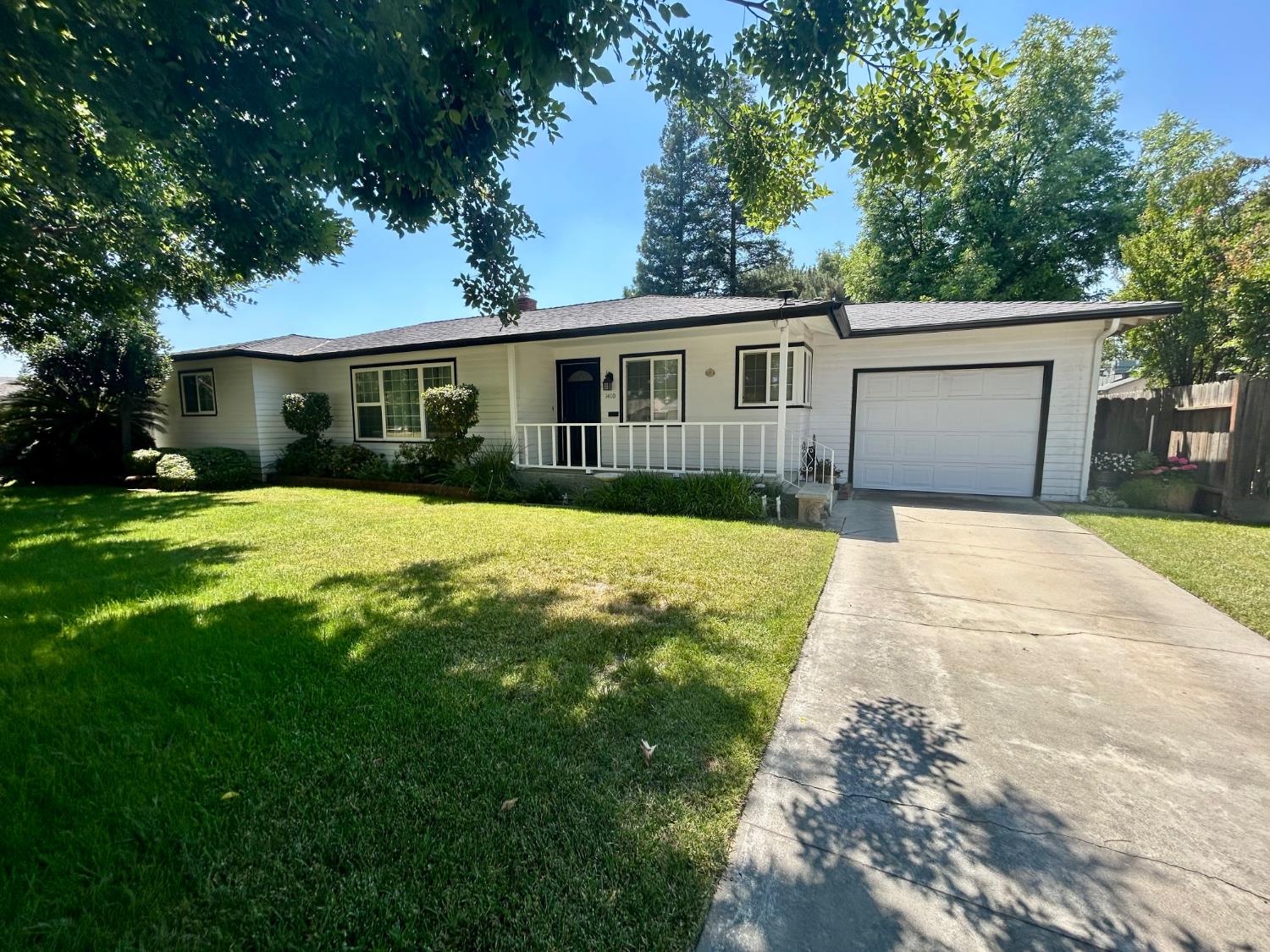 1410 Winter St, Kingsburg, CA 93631