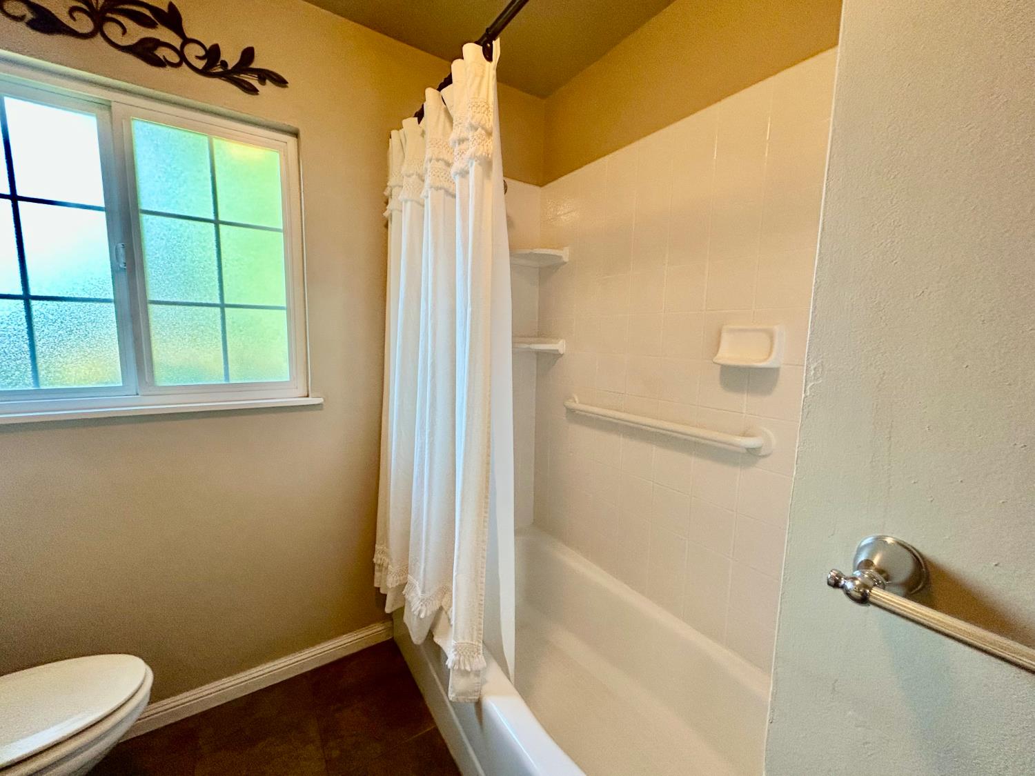 1410 Winter St, Kingsburg, CA 93631